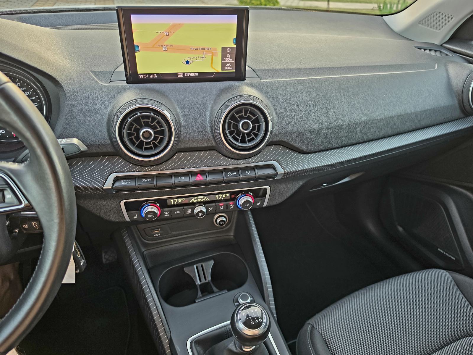 Audi Q2 1,6 TDI,ODLIČAN,,SERVISNA,,130628KM, fotografija 11