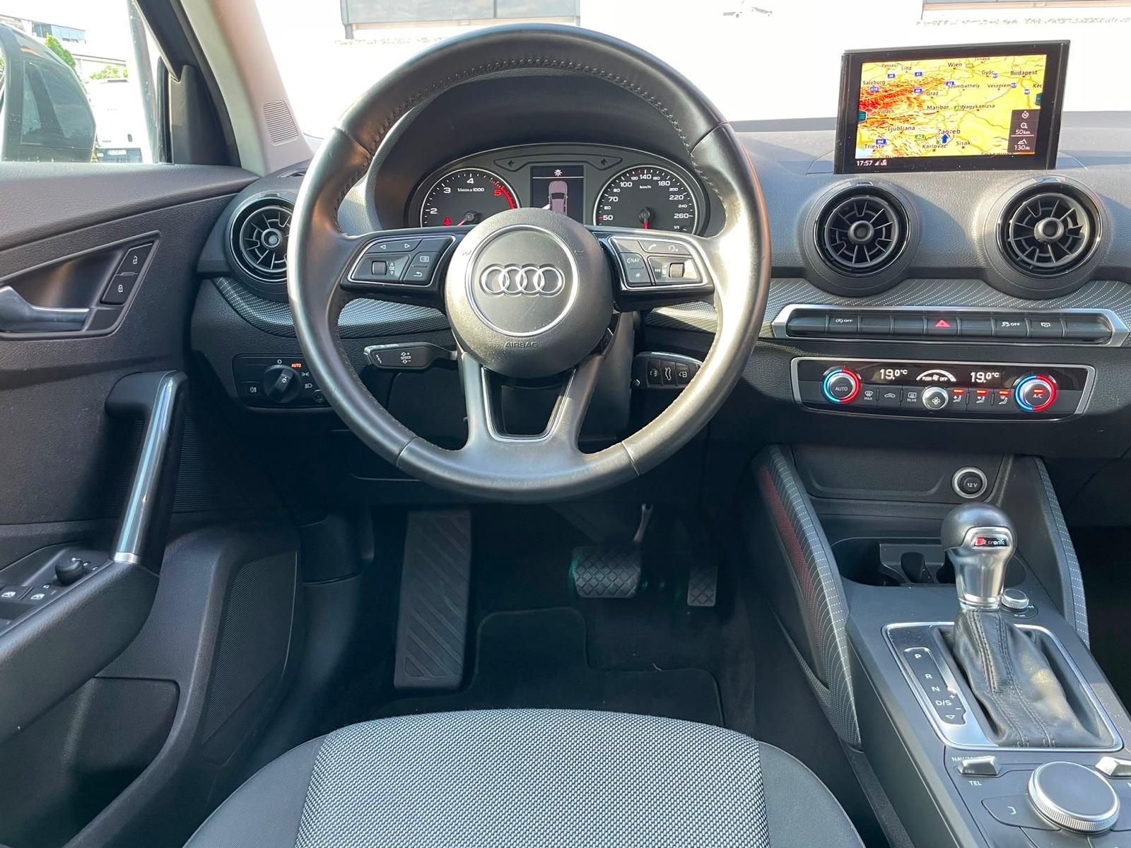 AUDI Q2 2.0 TDI S-TRONIC-automatik,QUATTRO(4x4)NAVI,RADAR,LED..17.400€, fotografija 12