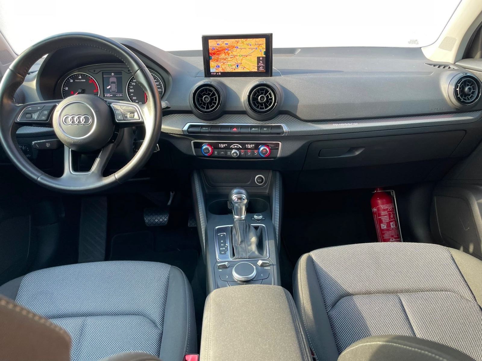 AUDI Q2 2.0 TDI S-TRONIC-automatik,QUATTRO(4x4)NAVI,RADAR,LED..17.400€, fotografija 10