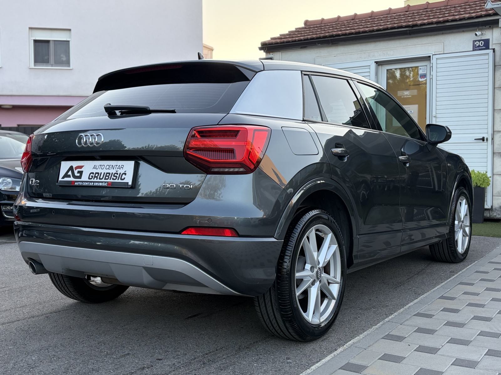 Audi Q2 30 TDI *S LINE* *Veliki servis* *Nove gume* *Jamstvo*, fotografija 9