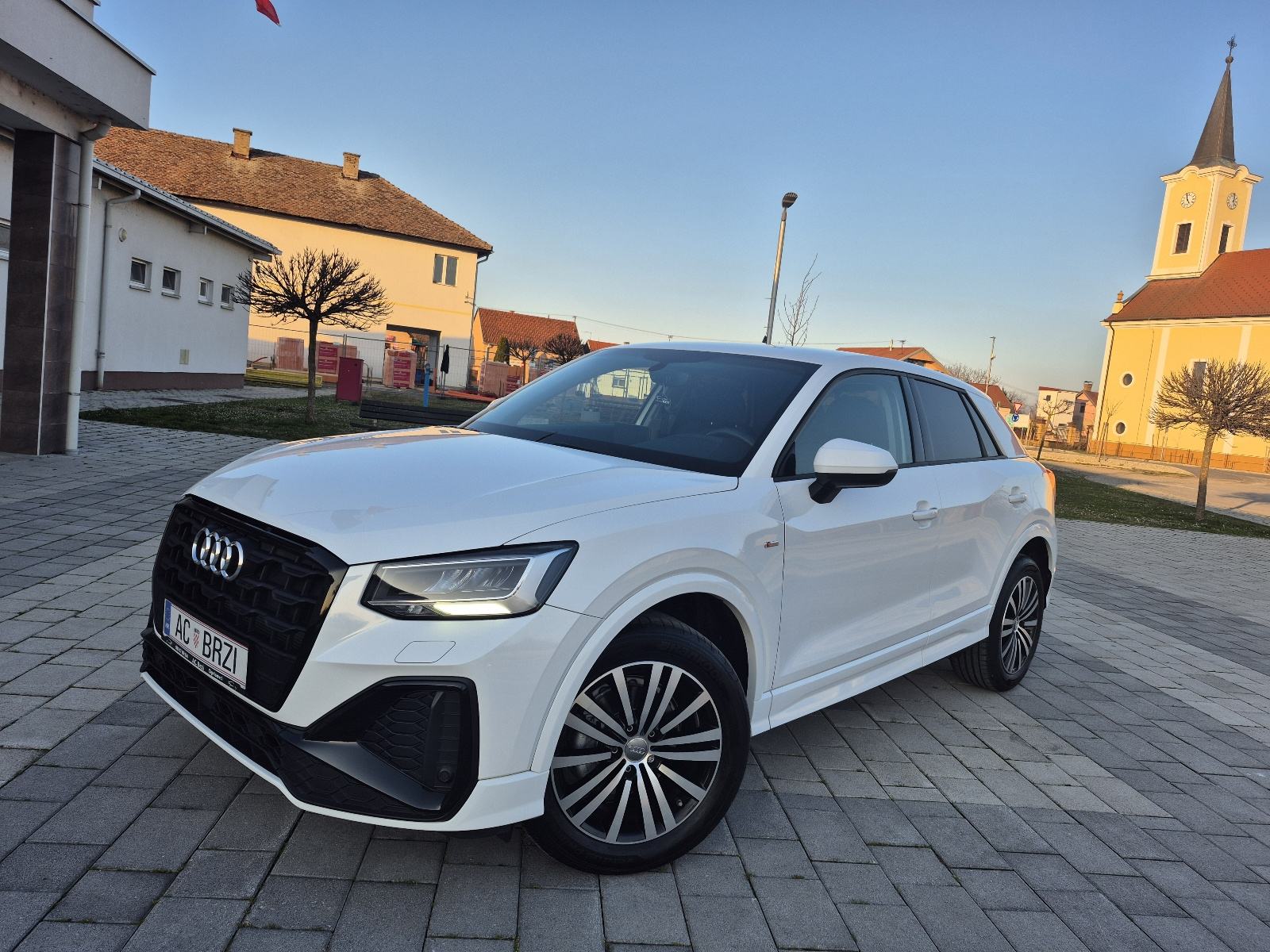 Audi Q2 30 TDI S-line,NOVI MODEL,velika navi.,Keyless,el.gepek,senzori, fotografija 1