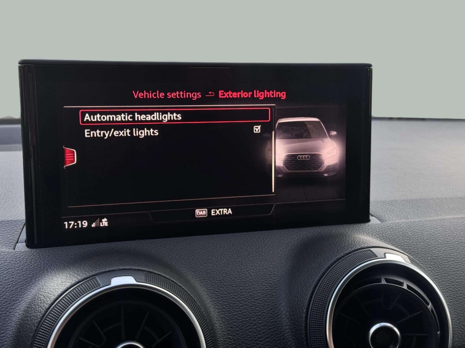 AUDI Q2 35 TFSI** S tronic**2022.**1.VL**LED**NAVI**TEMPOMAT**, fotografija 17