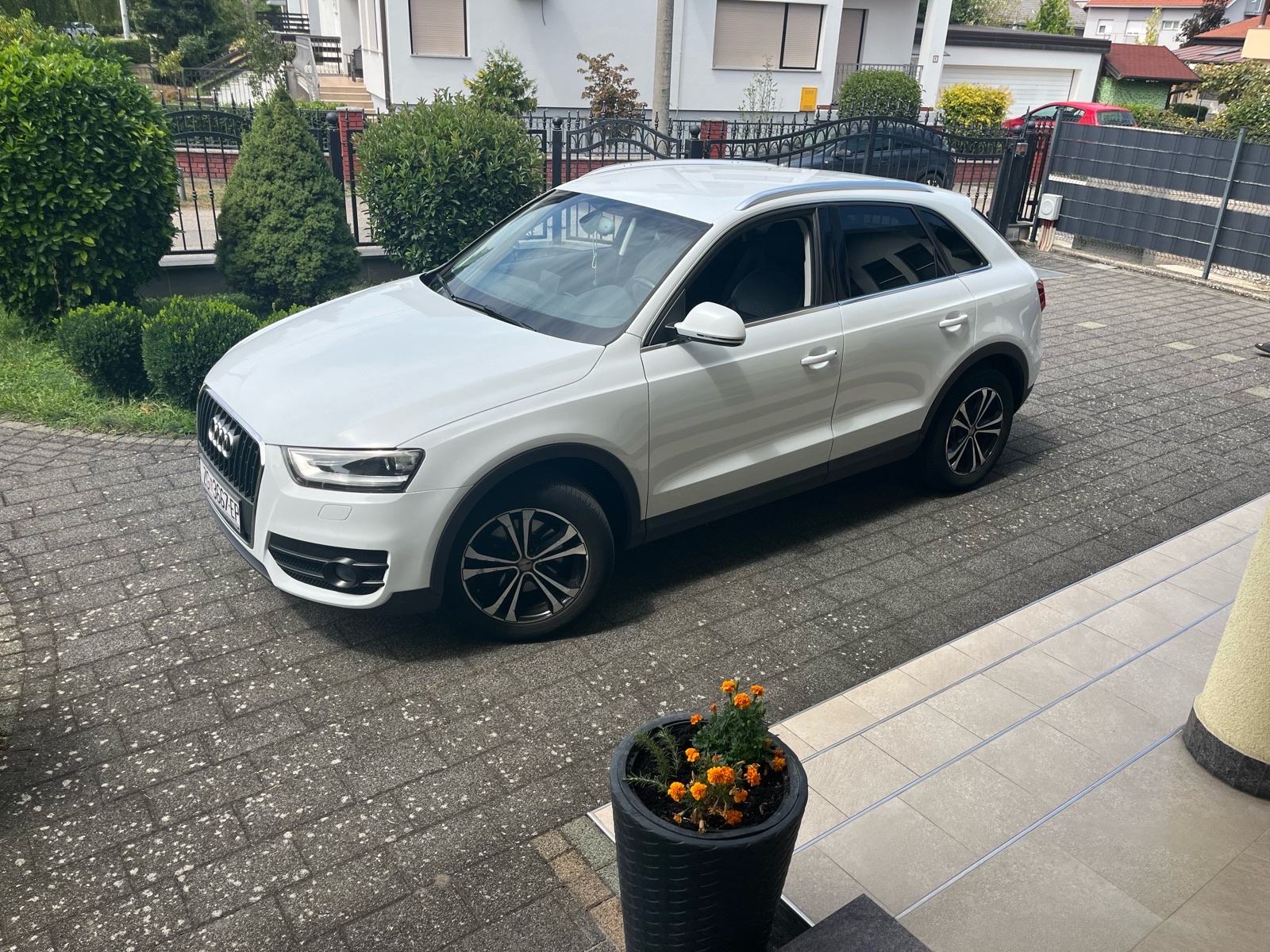 Audi Q3 2,0 TDI comfort prvi vlasnik, fotografija 2