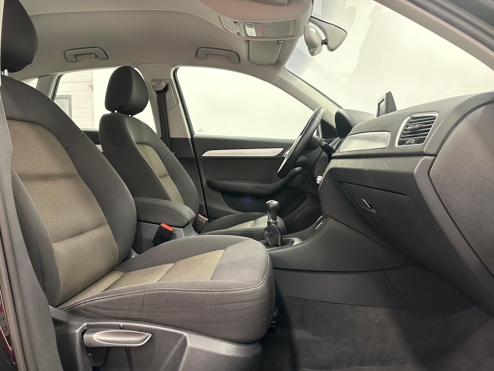 Audi Q3 2,0 TDI,LED,NAVI,2XPARK SENZOR,REG 2/2027, fotografija 11