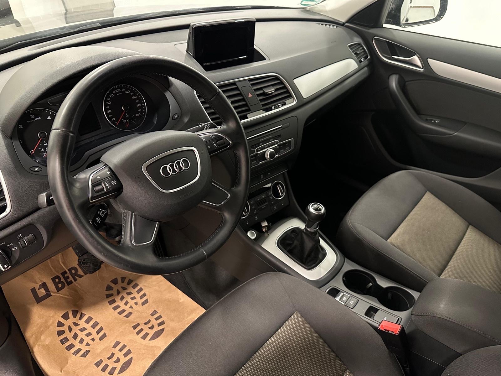 Audi Q3 2,0 TDI,LED,NAVI,2XPARK SENZOR,REG 2/2027, fotografija 14