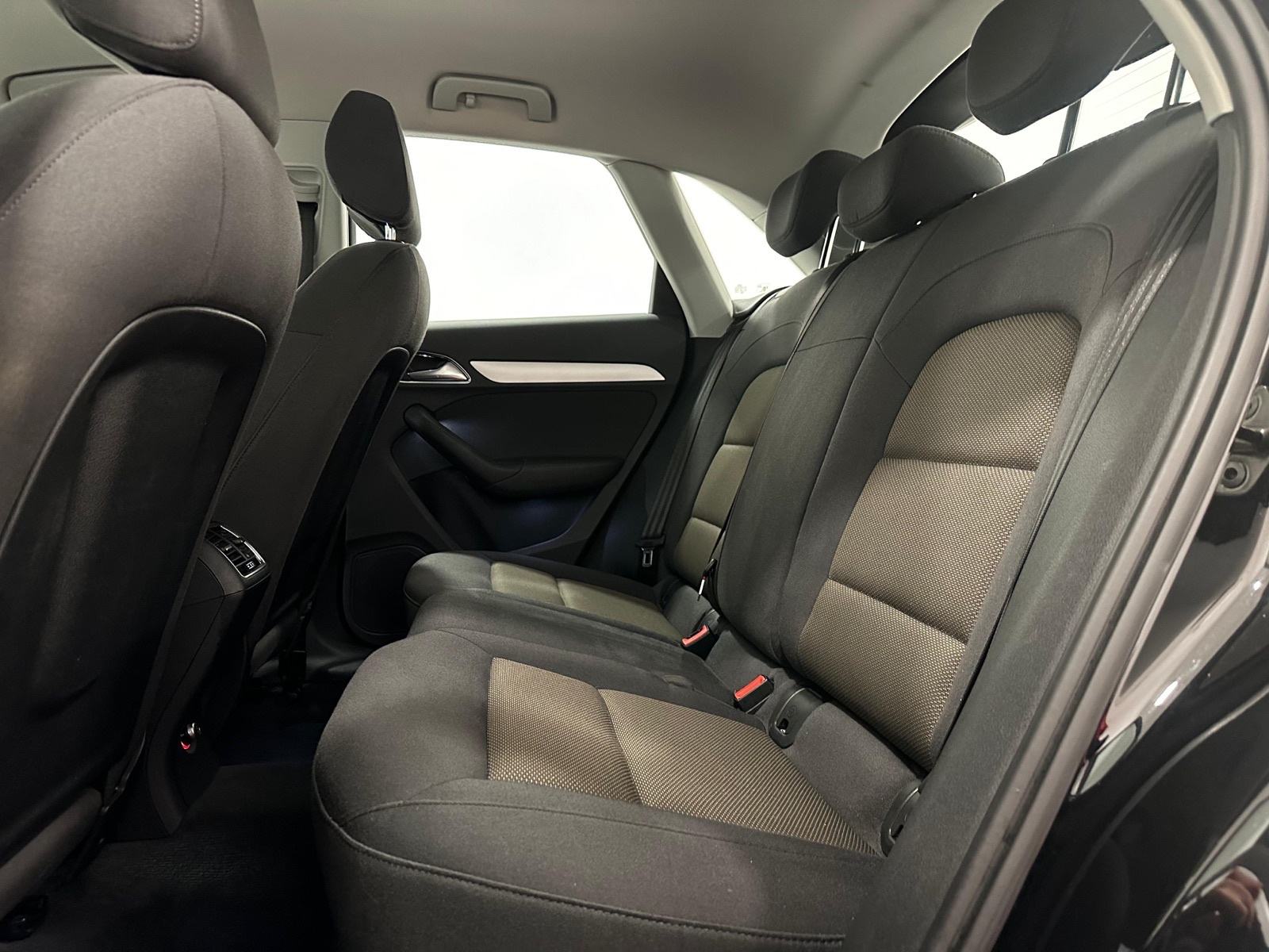 Audi Q3 2,0 TDI,LED,NAVI,2XPARK SENZOR,REG 2/2027, fotografija 15