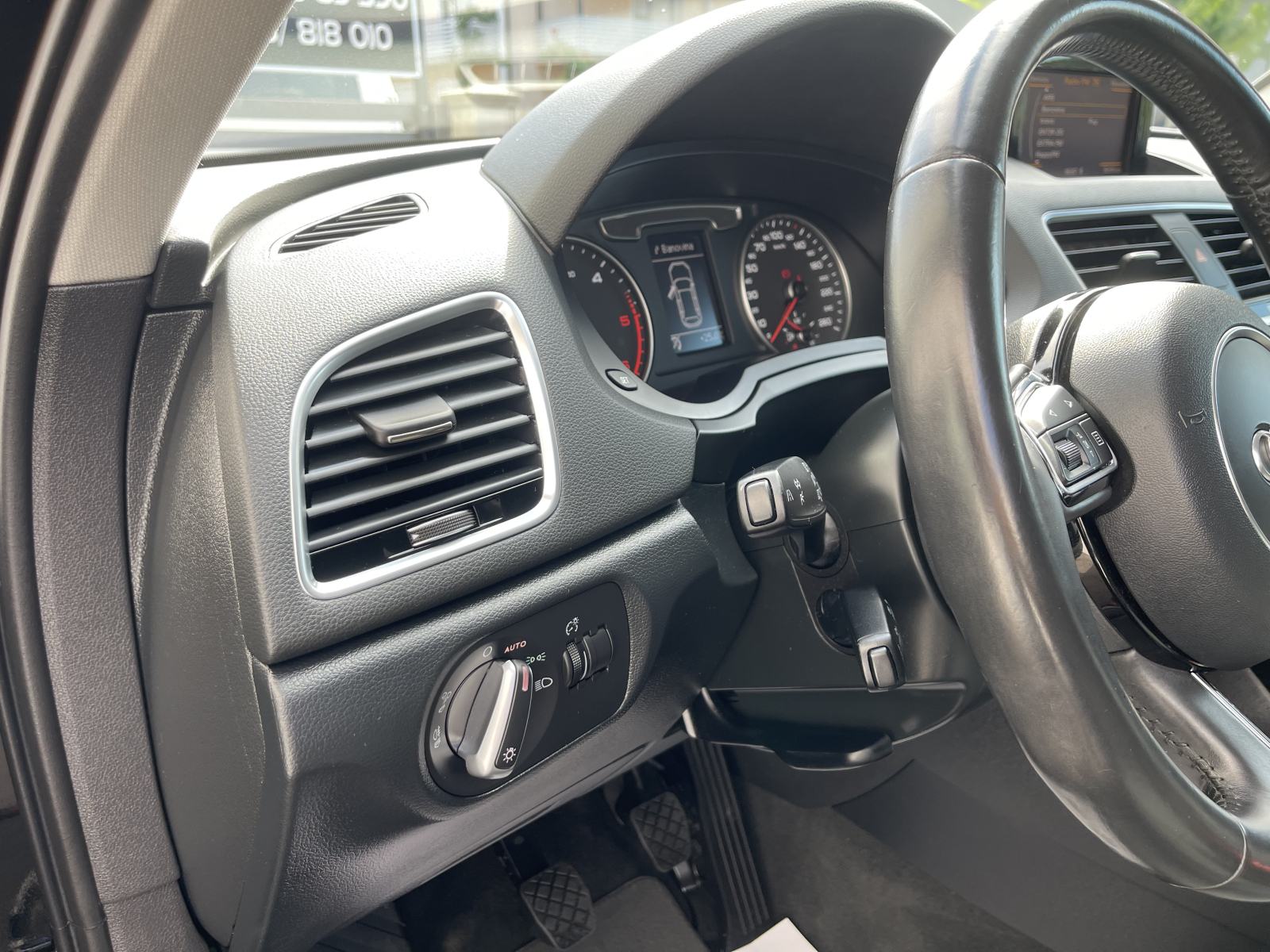 AUDI Q3 2,0 TDI •• KUPLJEN U HRVATSKOJ, KAO NOVI, XENON / LED ••, fotografija 13