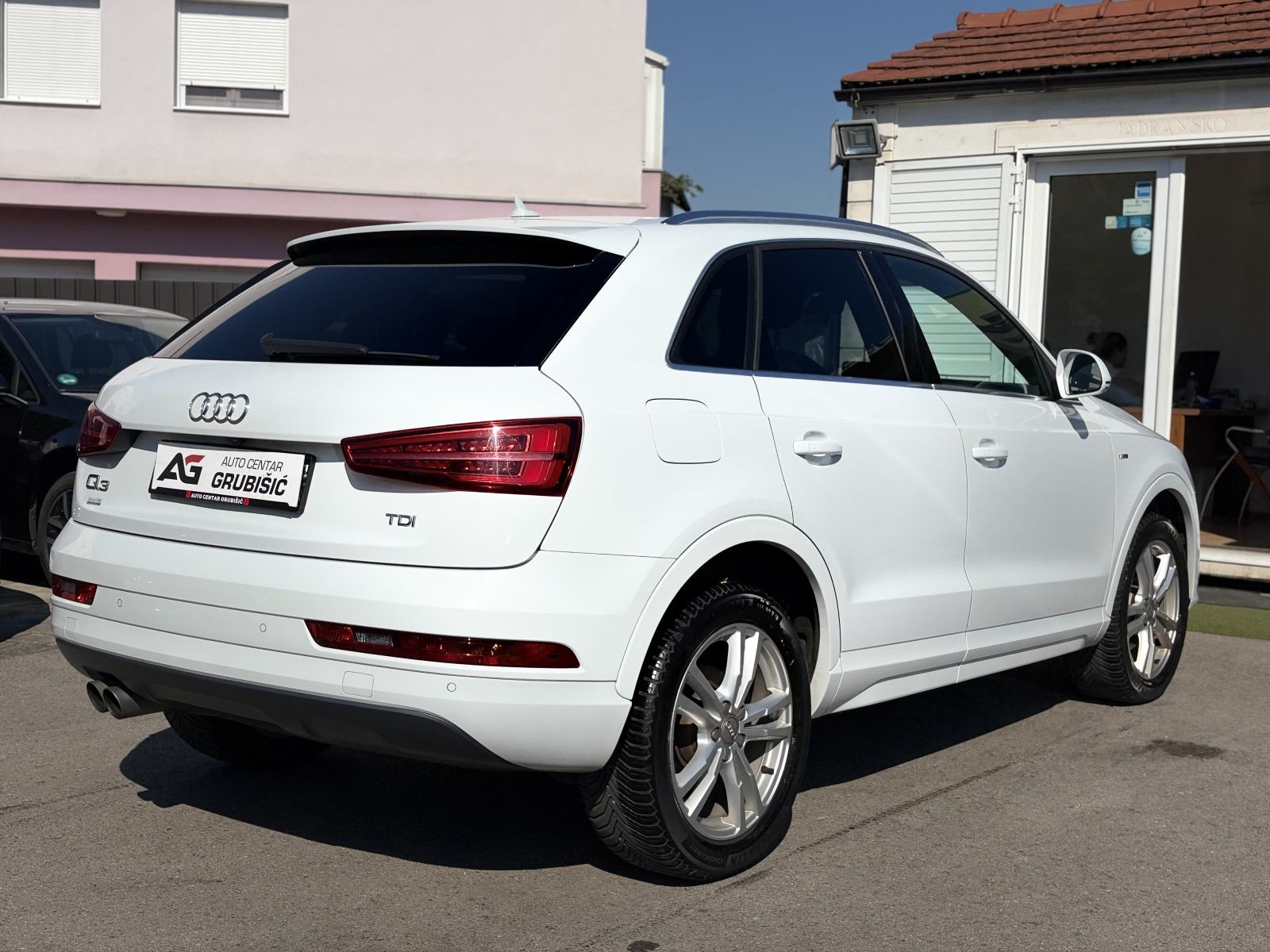 Audi Q3 2,0 TDI *S LINE* *1.vlasnik* *Full oprema* *Jamstvo*, fotografija 9