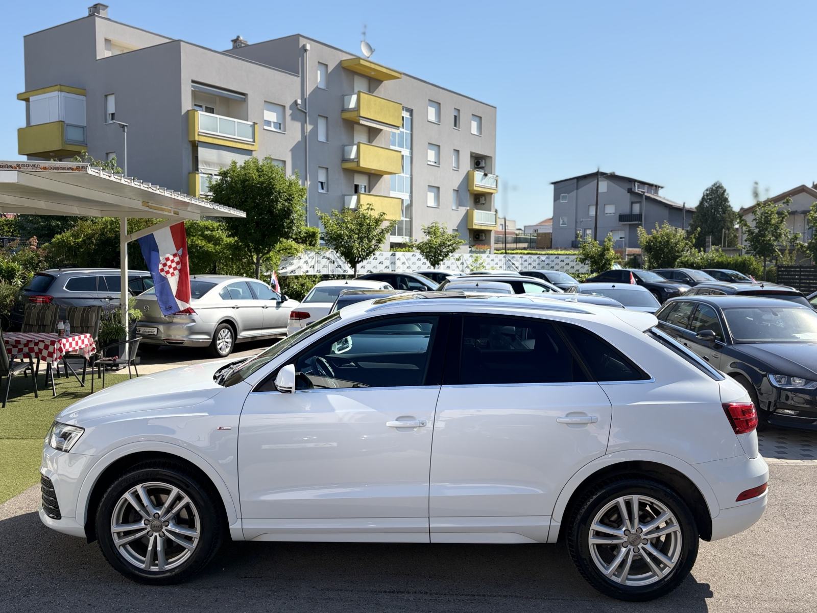 Audi Q3 2,0 TDI *S LINE* *1.vlasnik* *Full oprema* *Jamstvo*, fotografija 8