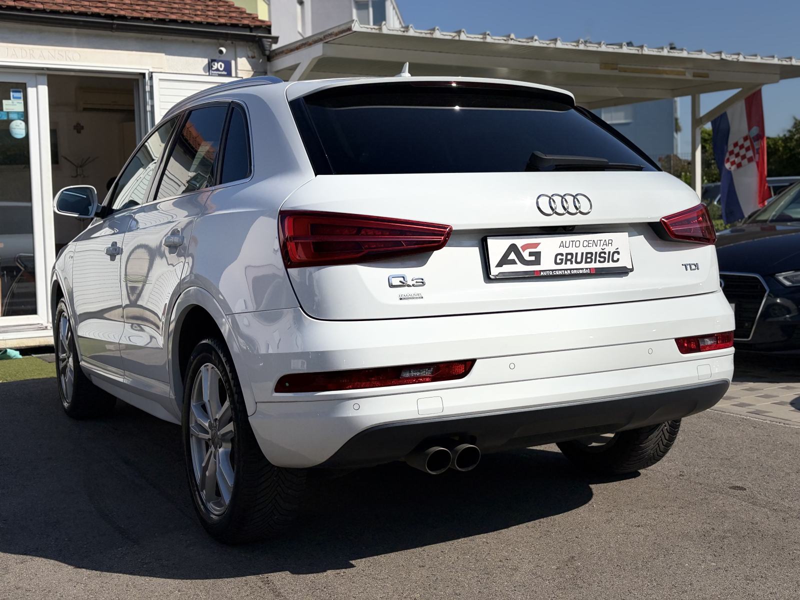 Audi Q3 2,0 TDI *S LINE* *1.vlasnik* *Full oprema* *Jamstvo*, fotografija 15