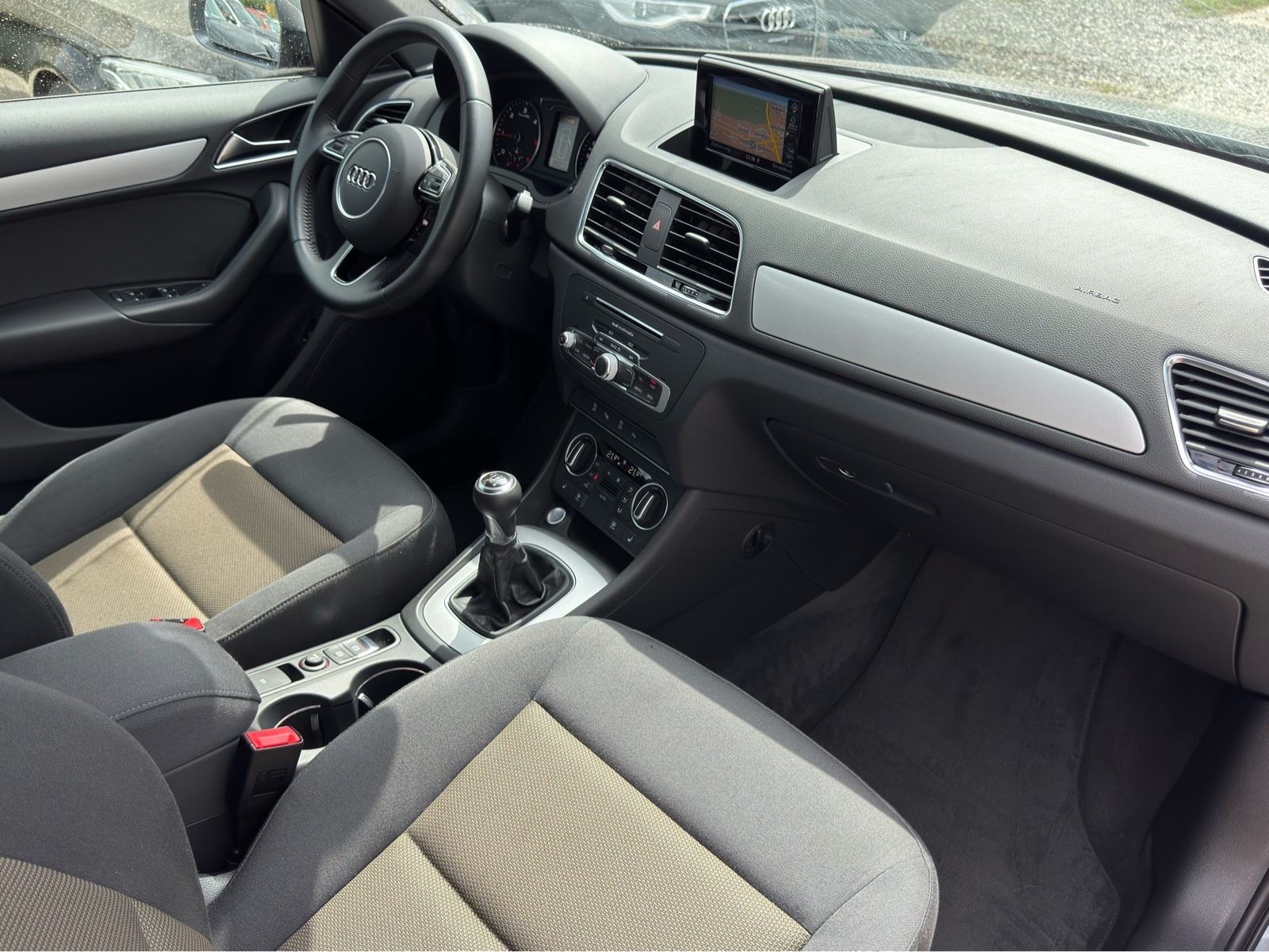 Audi Q3 2,0 TDI / S LINE / LED / NAVI / 150KS / KAMERA / ALU, fotografija 18