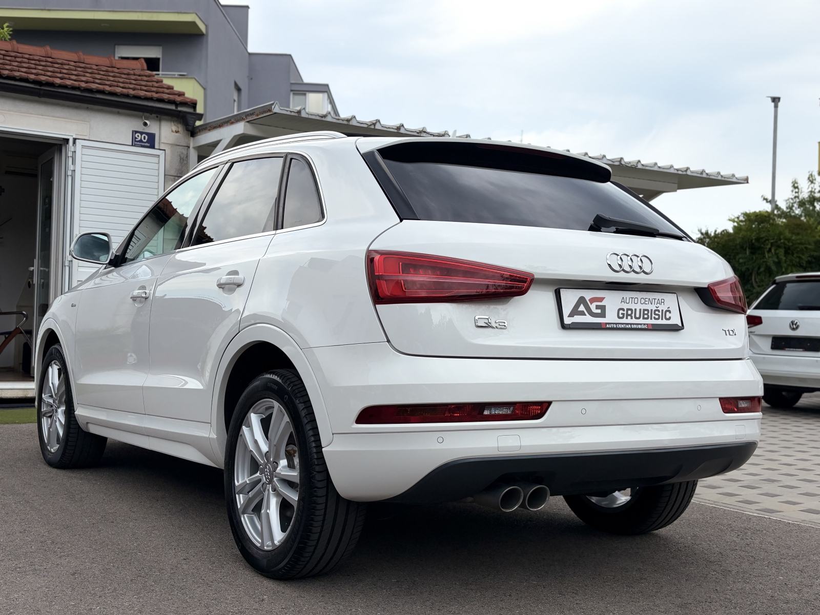 Audi Q3 2,0 TDI S LINE *Panorama* *FULL oprema* *1.vlasnik* *Jamstvo*, fotografija 13