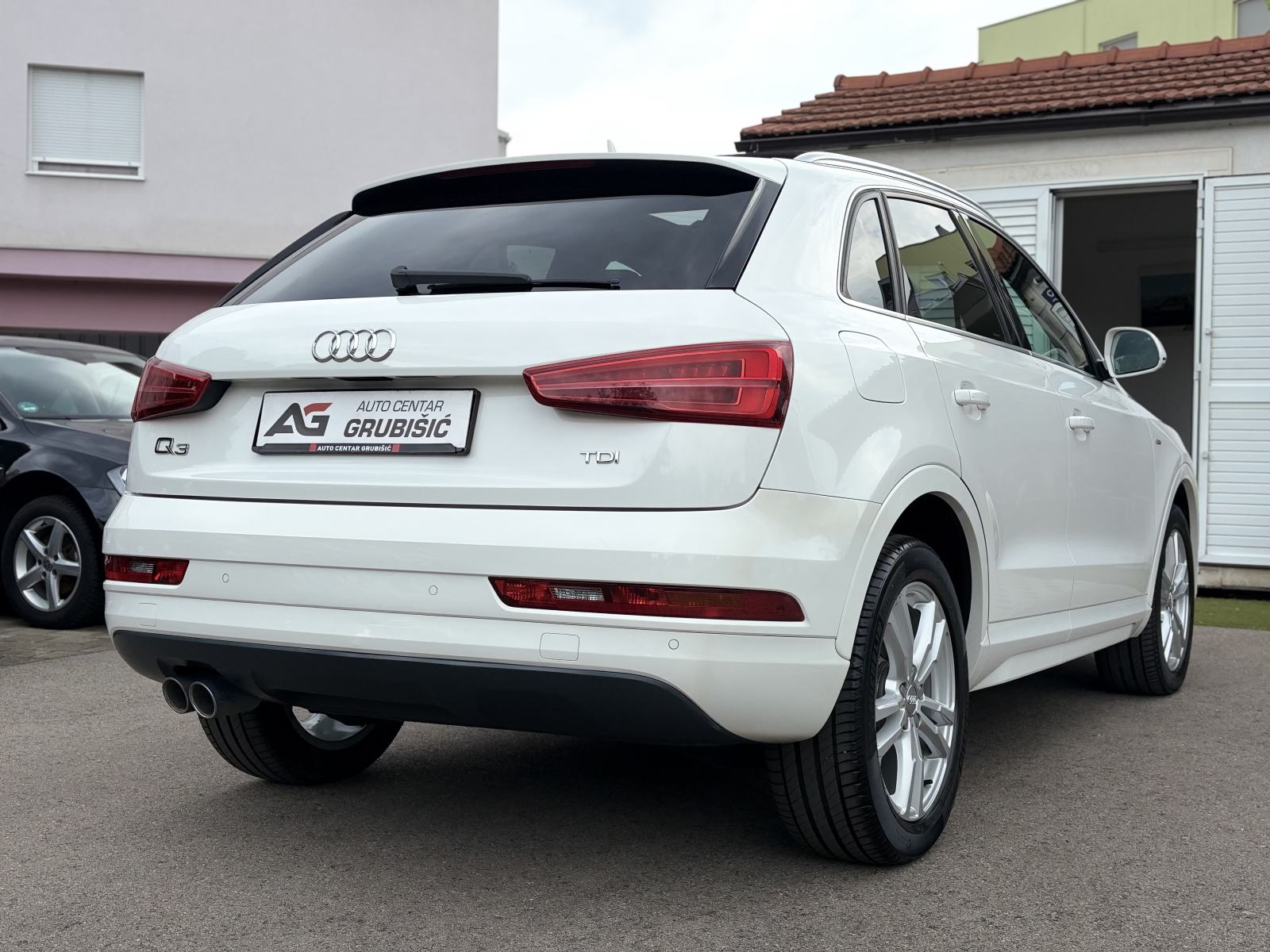 Audi Q3 2,0 TDI S LINE *Panorama* *FULL oprema* *1.vlasnik* *Jamstvo*, fotografija 15
