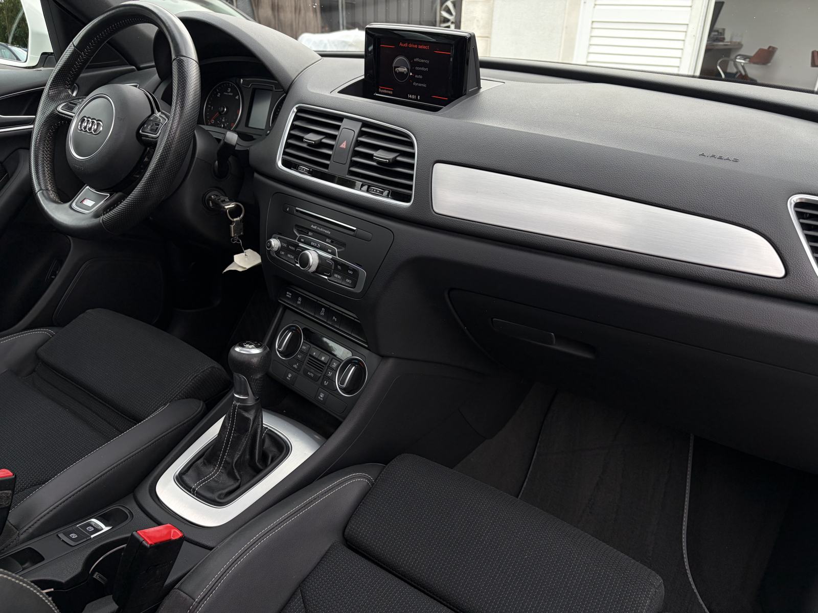 Audi Q3 2,0 TDI S LINE *Panorama* *FULL oprema* *1.vlasnik* *Jamstvo*, fotografija 17