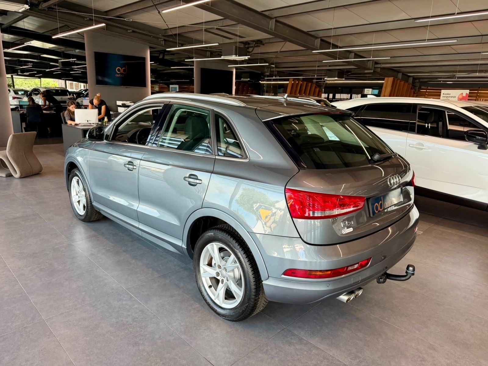Audi Q3 2,0 TDI NAVI • KLIMA • TEMPOMAT • ALU17" • VELIKI SERVIS, fotografija 5