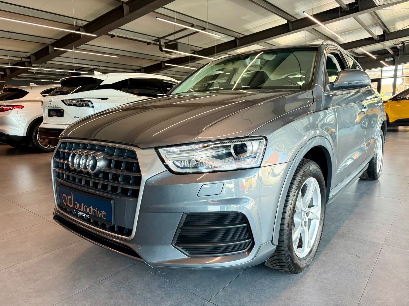 Audi Q3 2,0 TDI NAVI • KLIMA • TEMPOMAT • ALU17" • VELIKI SERVIS, fotografija 2