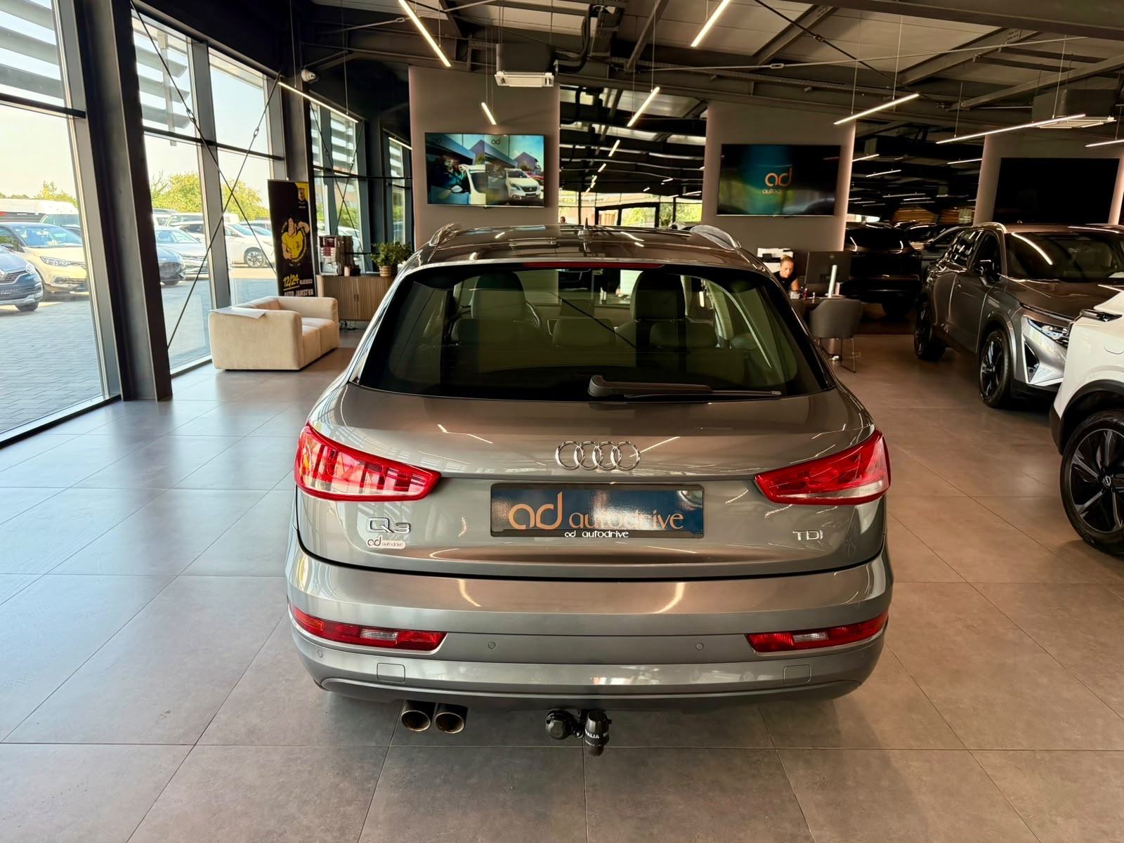 Audi Q3 2,0 TDI NAVI • KLIMA • TEMPOMAT • ALU17" • VELIKI SERVIS, fotografija 6