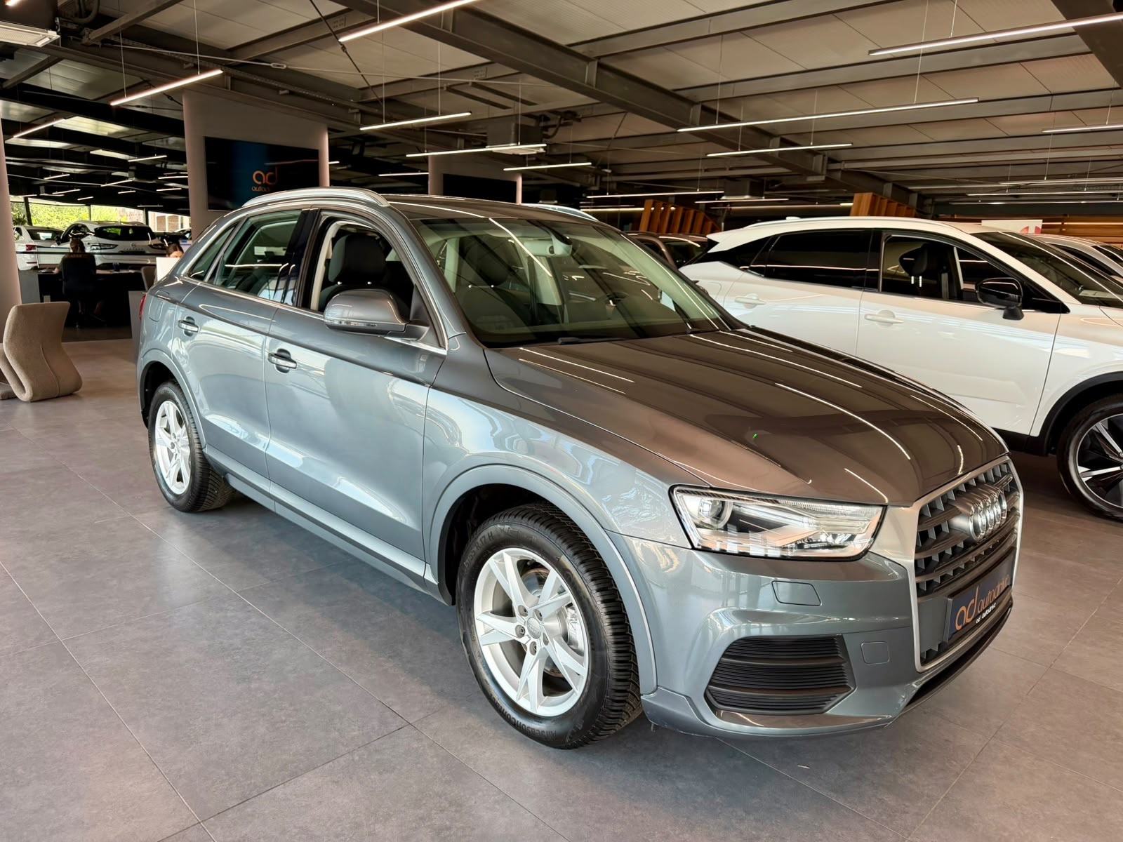 Audi Q3 2,0 TDI NAVI • KLIMA • TEMPOMAT • ALU17" • VELIKI SERVIS, fotografija 9