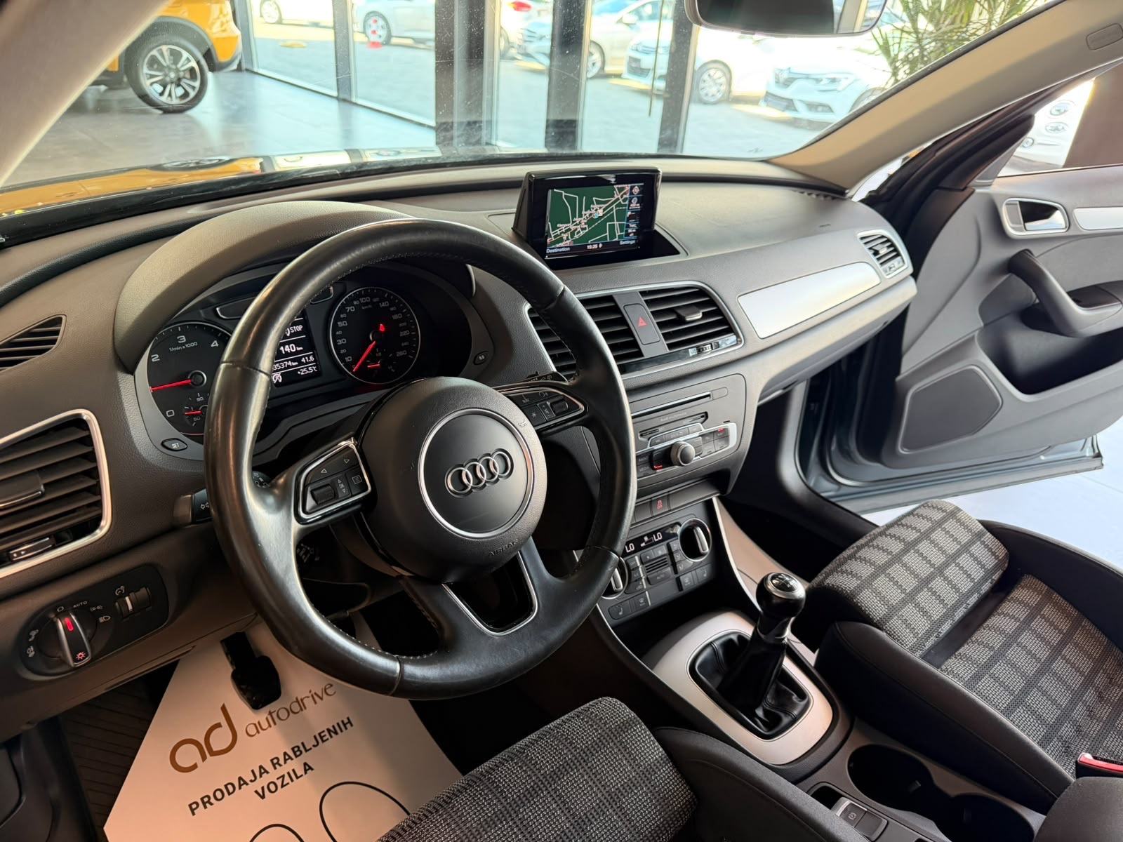 Audi Q3 2,0 TDI NAVI • KLIMA • TEMPOMAT • ALU17" • VELIKI SERVIS, fotografija 14
