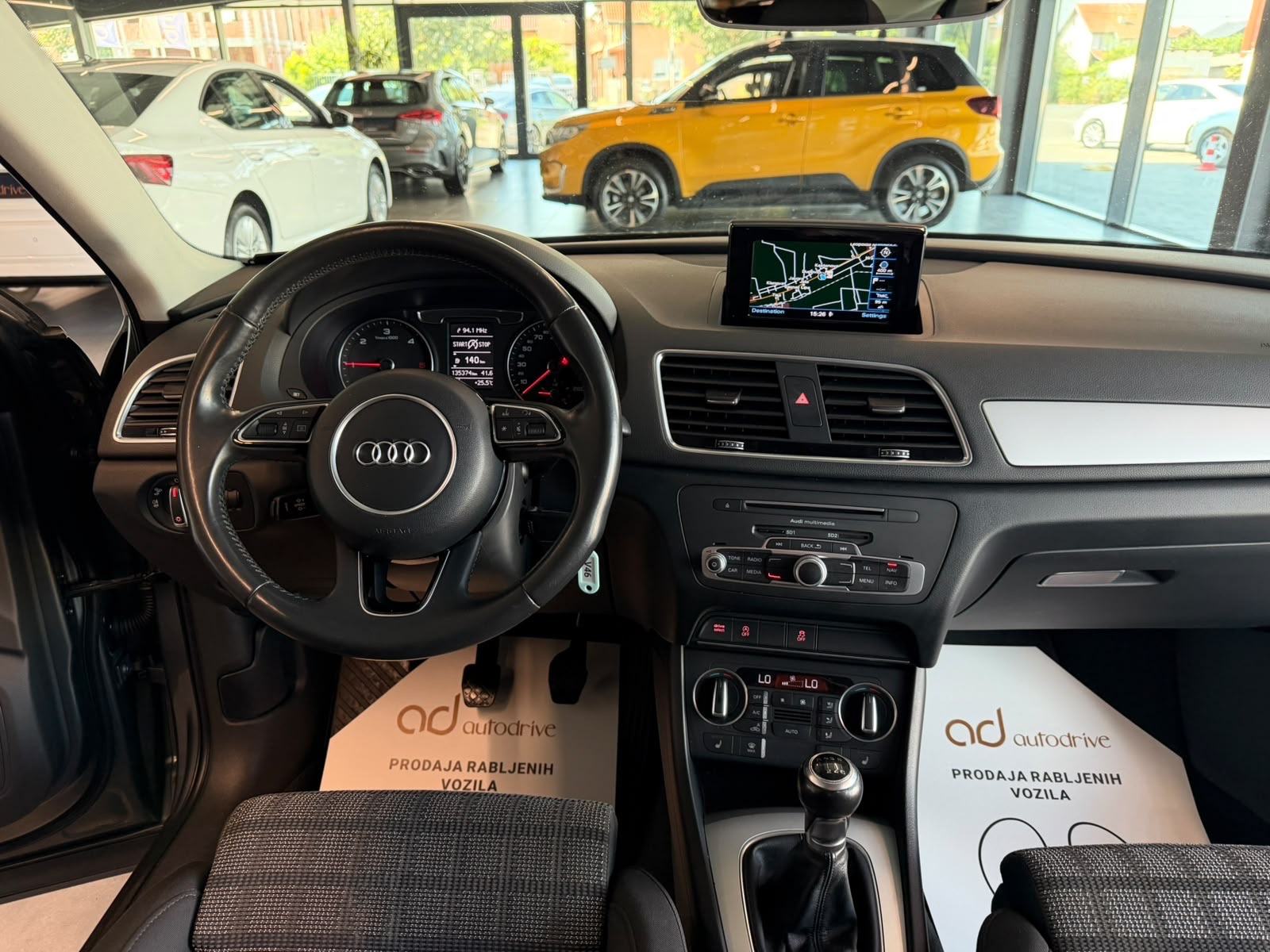 Audi Q3 2,0 TDI NAVI • KLIMA • TEMPOMAT • ALU17" • VELIKI SERVIS, fotografija 17