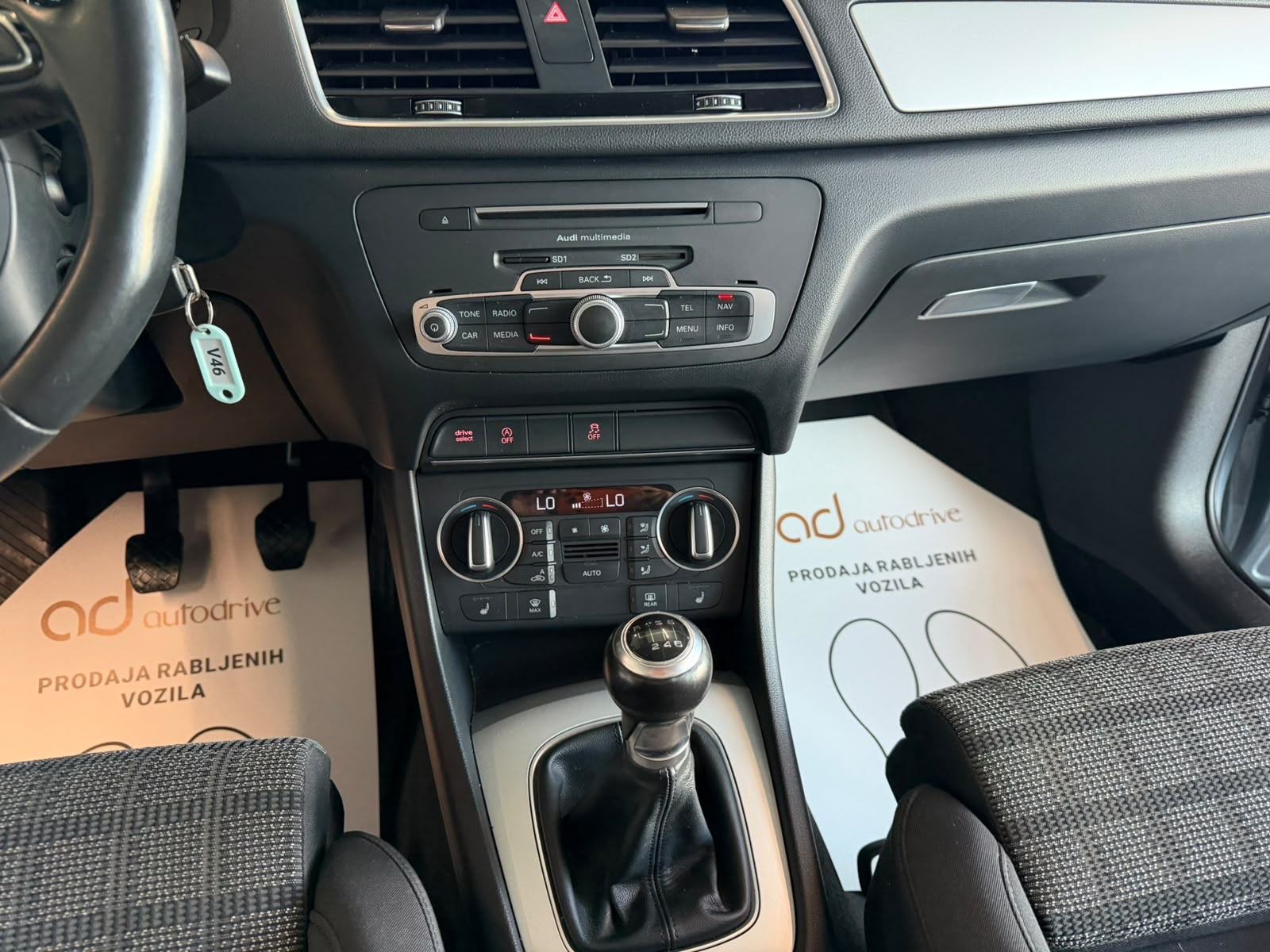 Audi Q3 2,0 TDI NAVI • KLIMA • TEMPOMAT • ALU17" • VELIKI SERVIS, fotografija 20