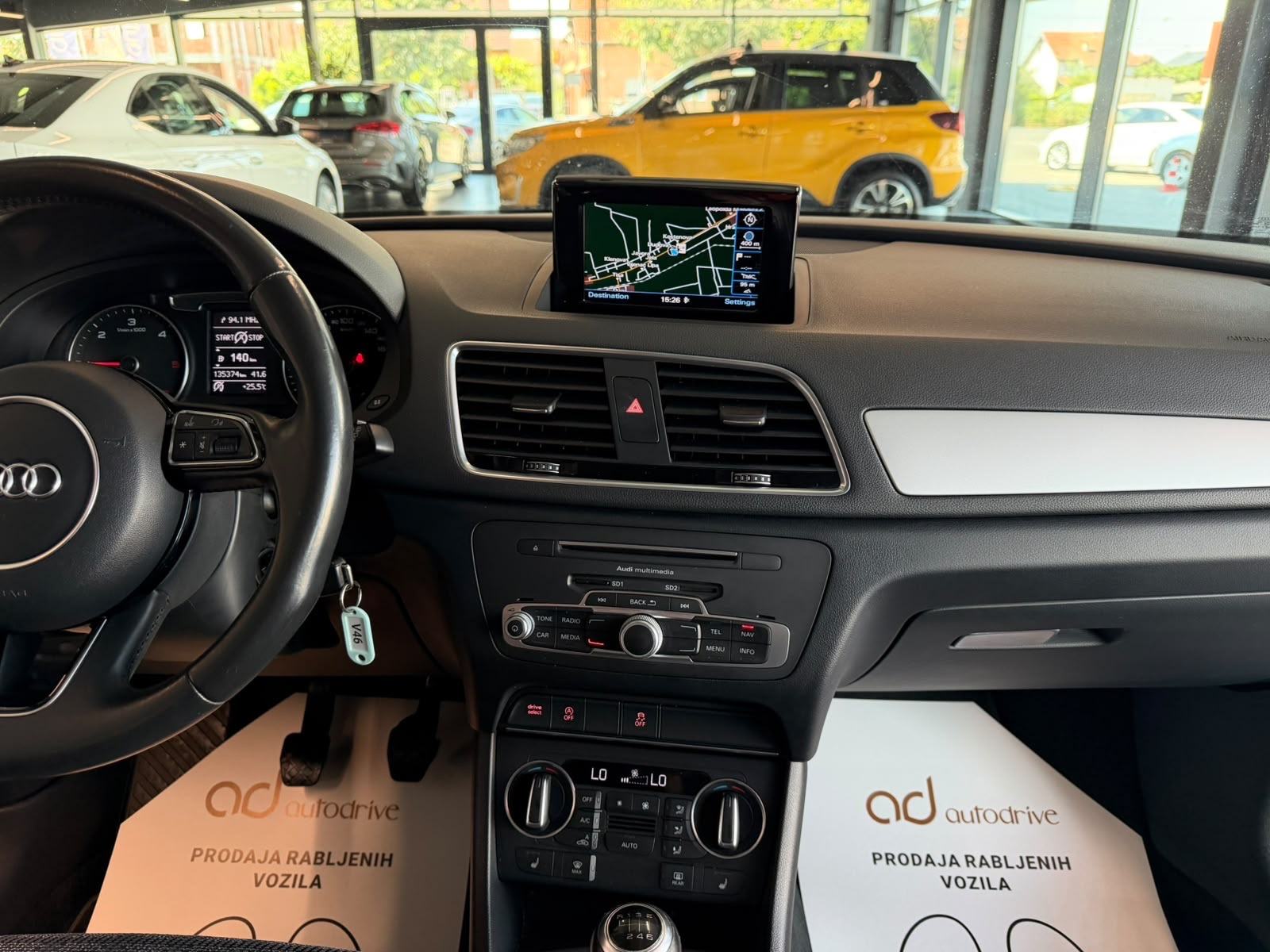 Audi Q3 2,0 TDI NAVI • KLIMA • TEMPOMAT • ALU17" • VELIKI SERVIS, fotografija 19