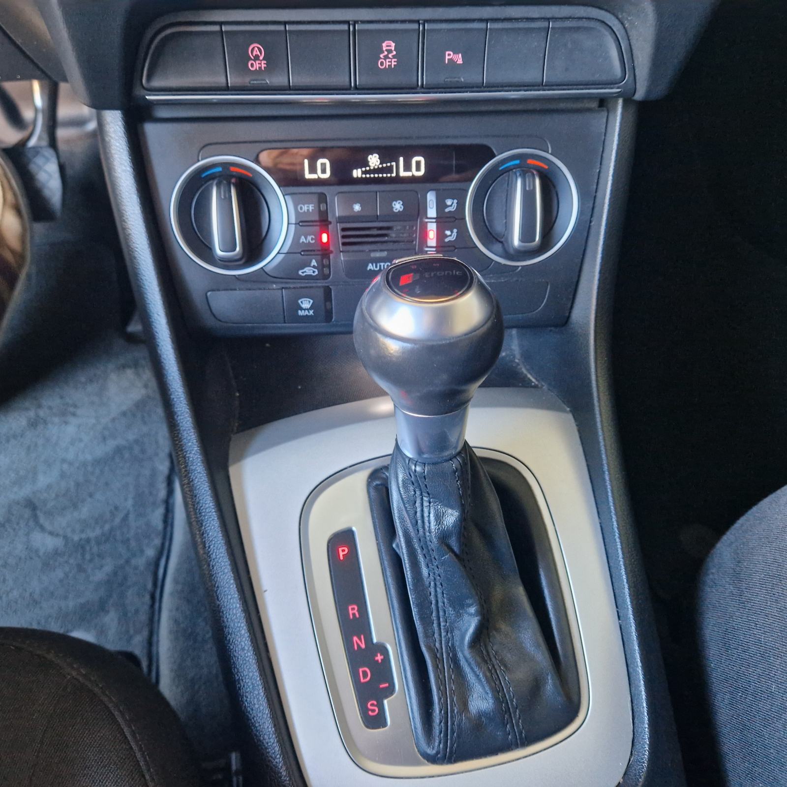 Audi Q3 2,0 TDI QUATTRO DESING S TRONIC,NAVI,Do registracije., fotografija 9