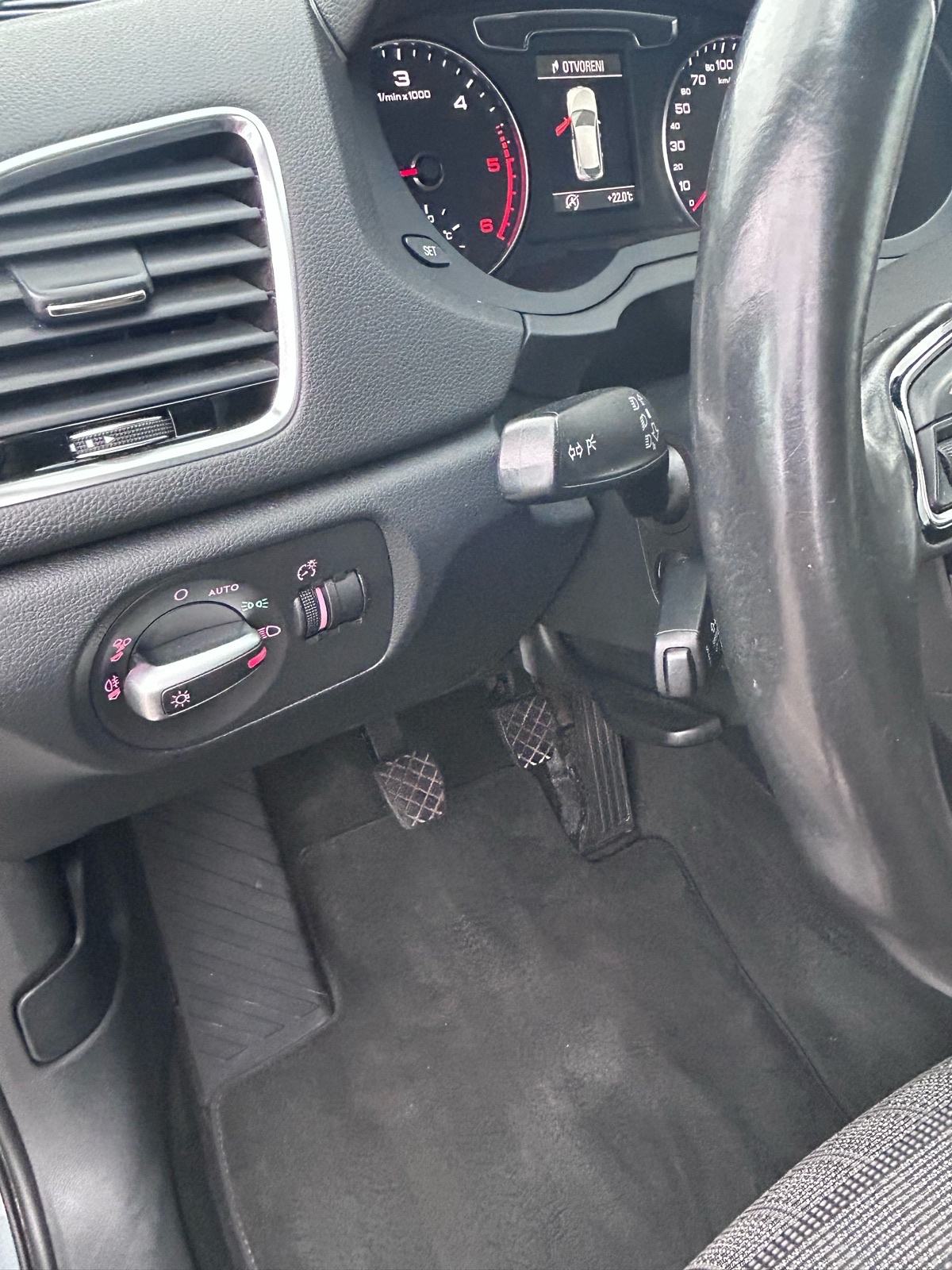 Audi Q3 2,0 TDI Sport, fotografija 13