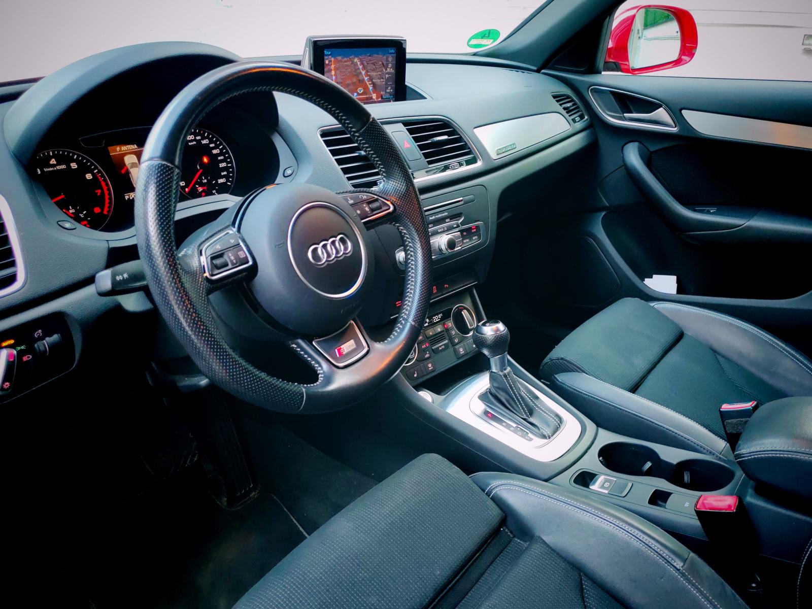 Audi Q3 *Sline* *179 KS* *Keyless* *Quattro*, fotografija 8