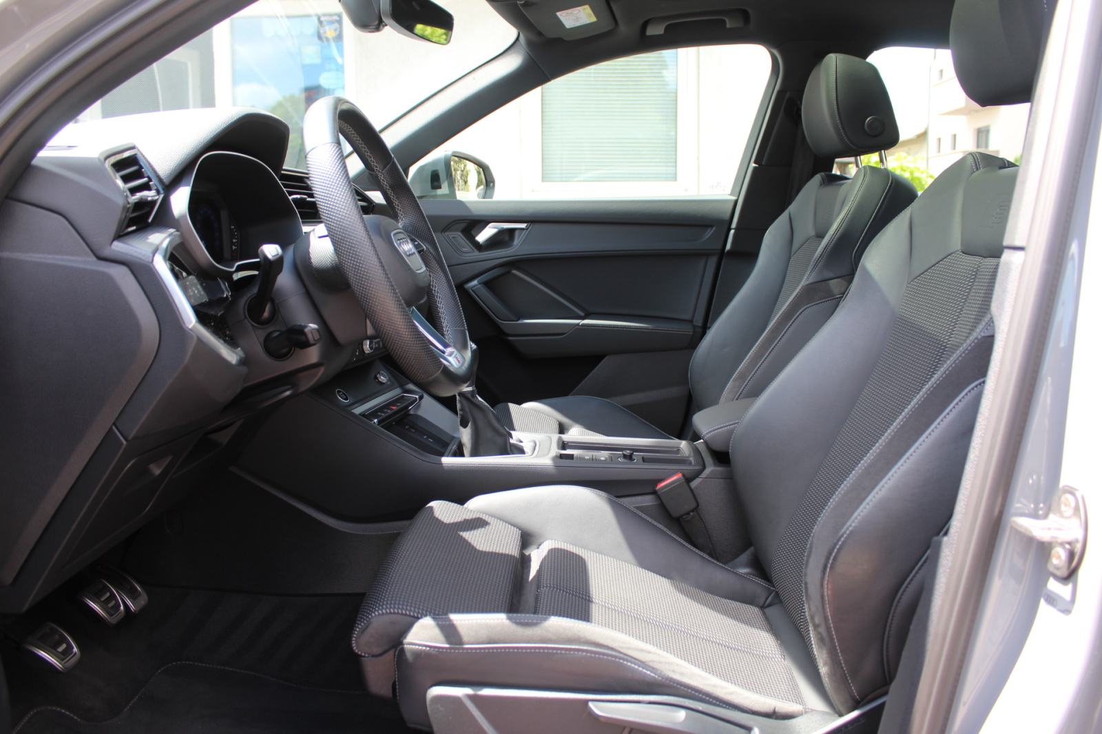 Audi Q3 35 TDI 3x S-LINE, LED, PANORAMA, KOŽA, NAVI, ALU 18",GARANCIJA, fotografija 8