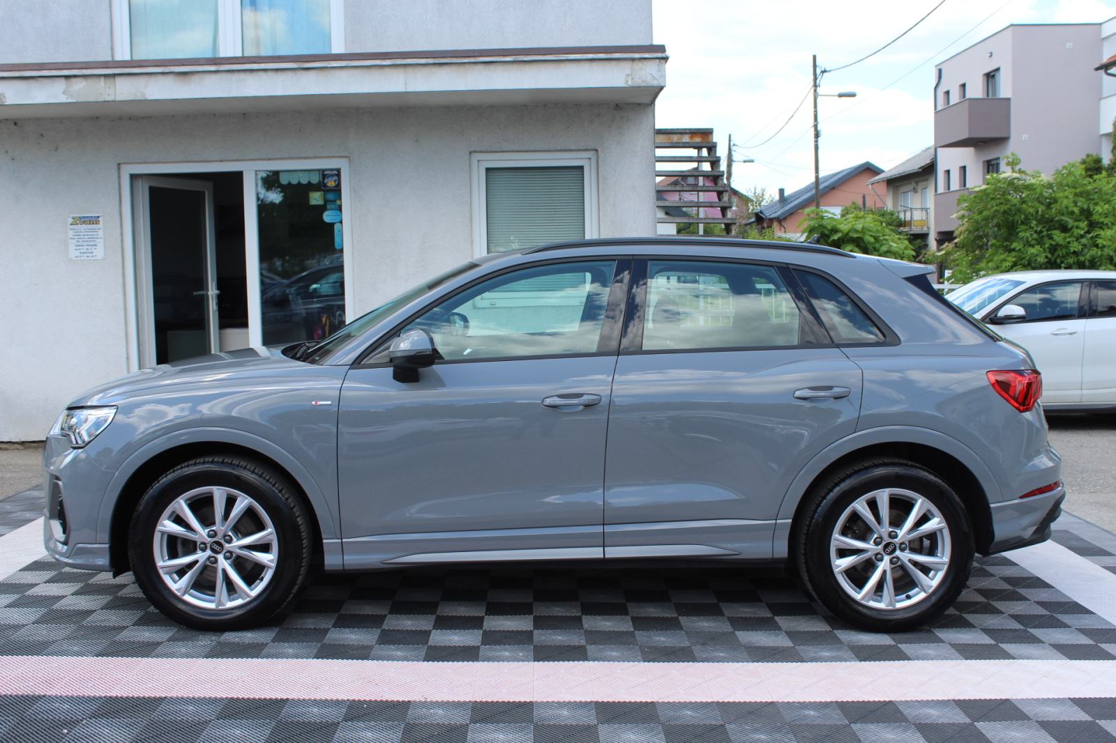 Audi Q3 35 TDI 3x S-LINE, LED, PANORAMA, KOŽA, NAVI, ALU 18",GARANCIJA, fotografija 4