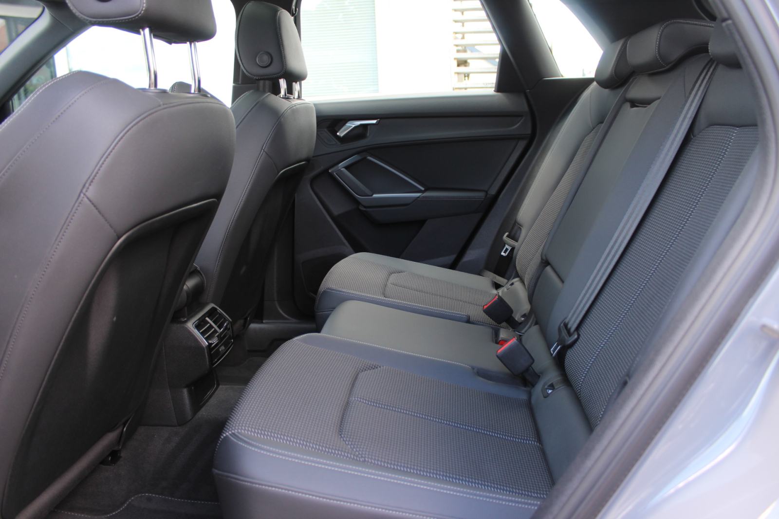 Audi Q3 35 TDI 3x S-LINE, LED, PANORAMA, KOŽA, NAVI, ALU 18",GARANCIJA, fotografija 9