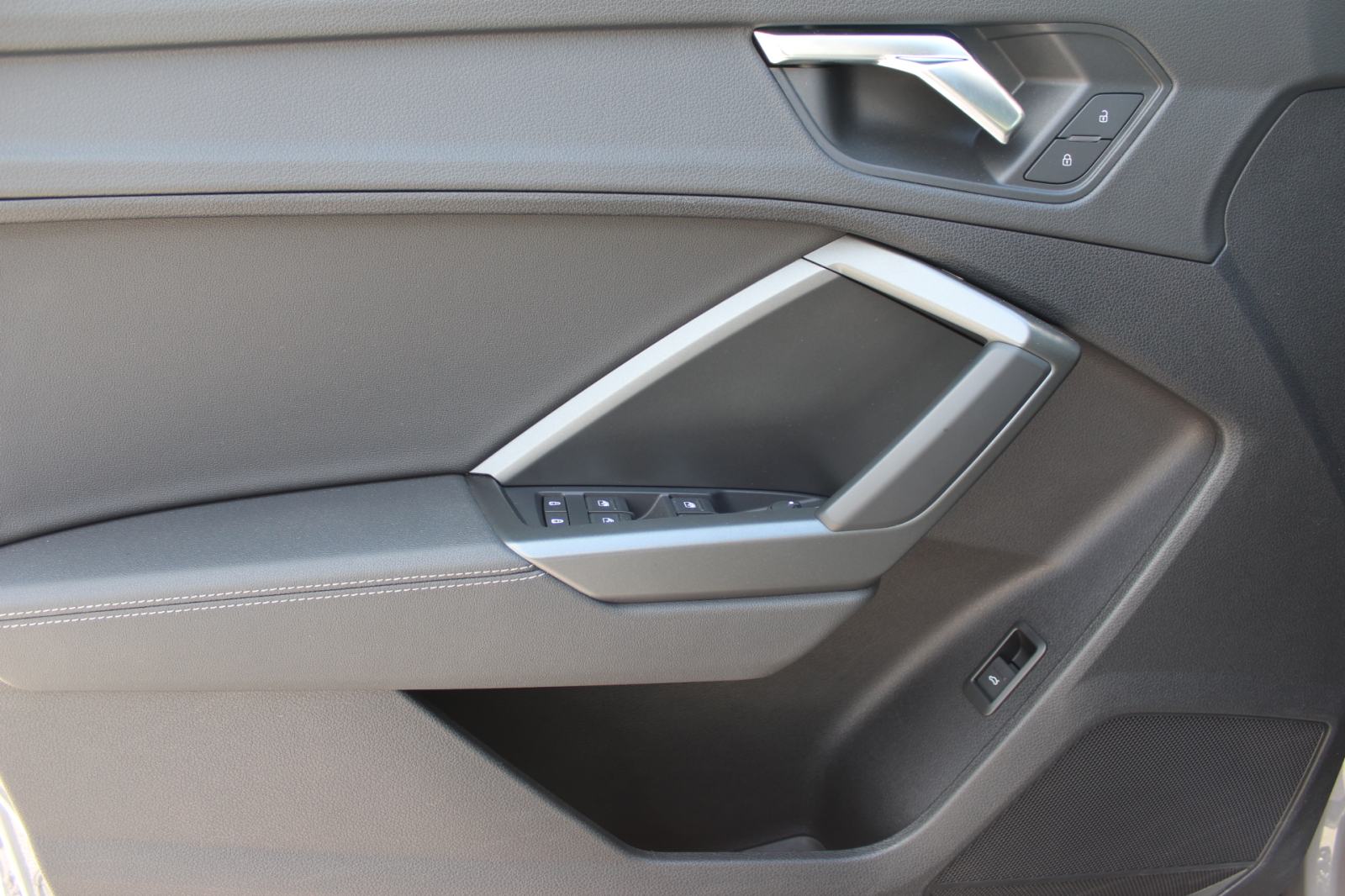 Audi Q3 35 TDI 3x S-LINE, LED, PANORAMA, KOŽA, NAVI, ALU 18",GARANCIJA, fotografija 15
