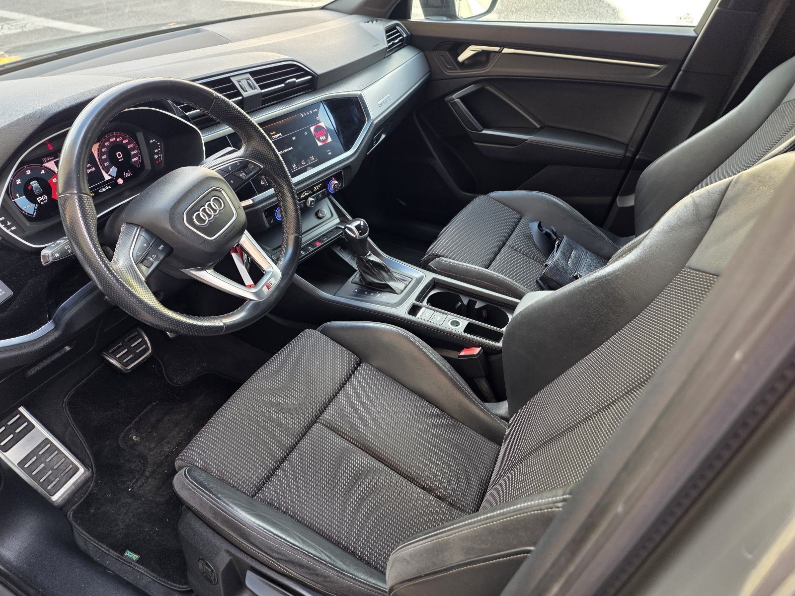 Audi Q3 35 TDI automatik, Matrix ,3x S Line, 19', 1 vl, nema 5%, fotografija 4