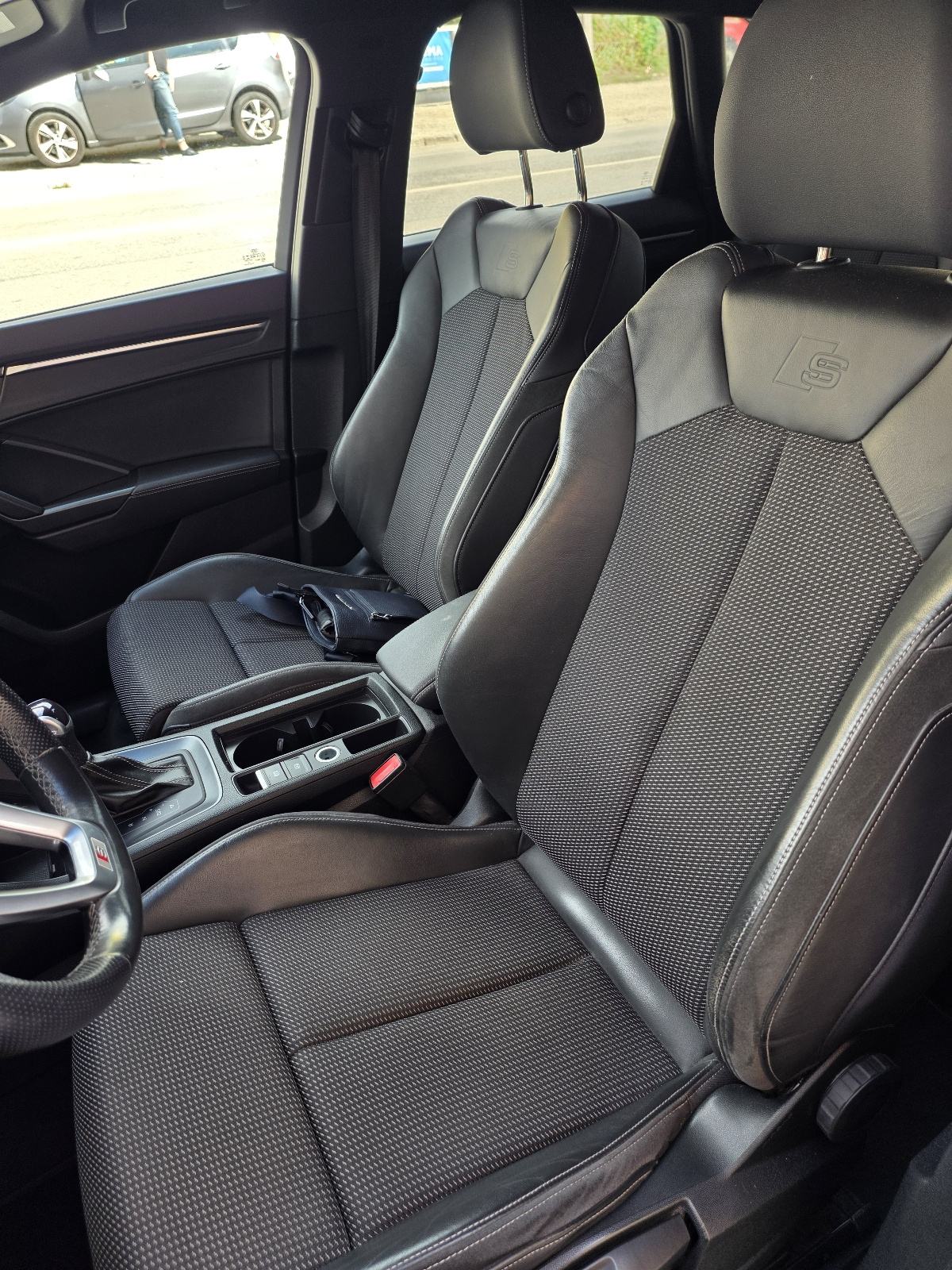 Audi Q3 35 TDI automatik, Matrix ,3x S Line, 19', 1 vl, nema 5%, fotografija 5