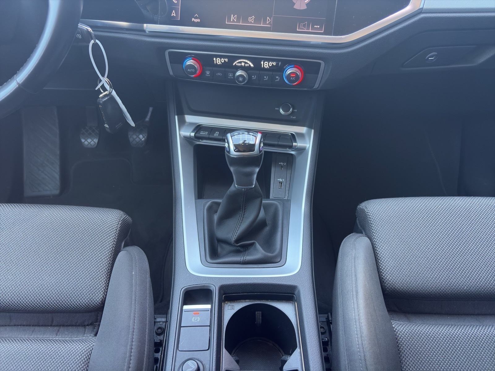 Audi Q3 35 TDI quattro S line *black*ambi*park*led*, fotografija 14