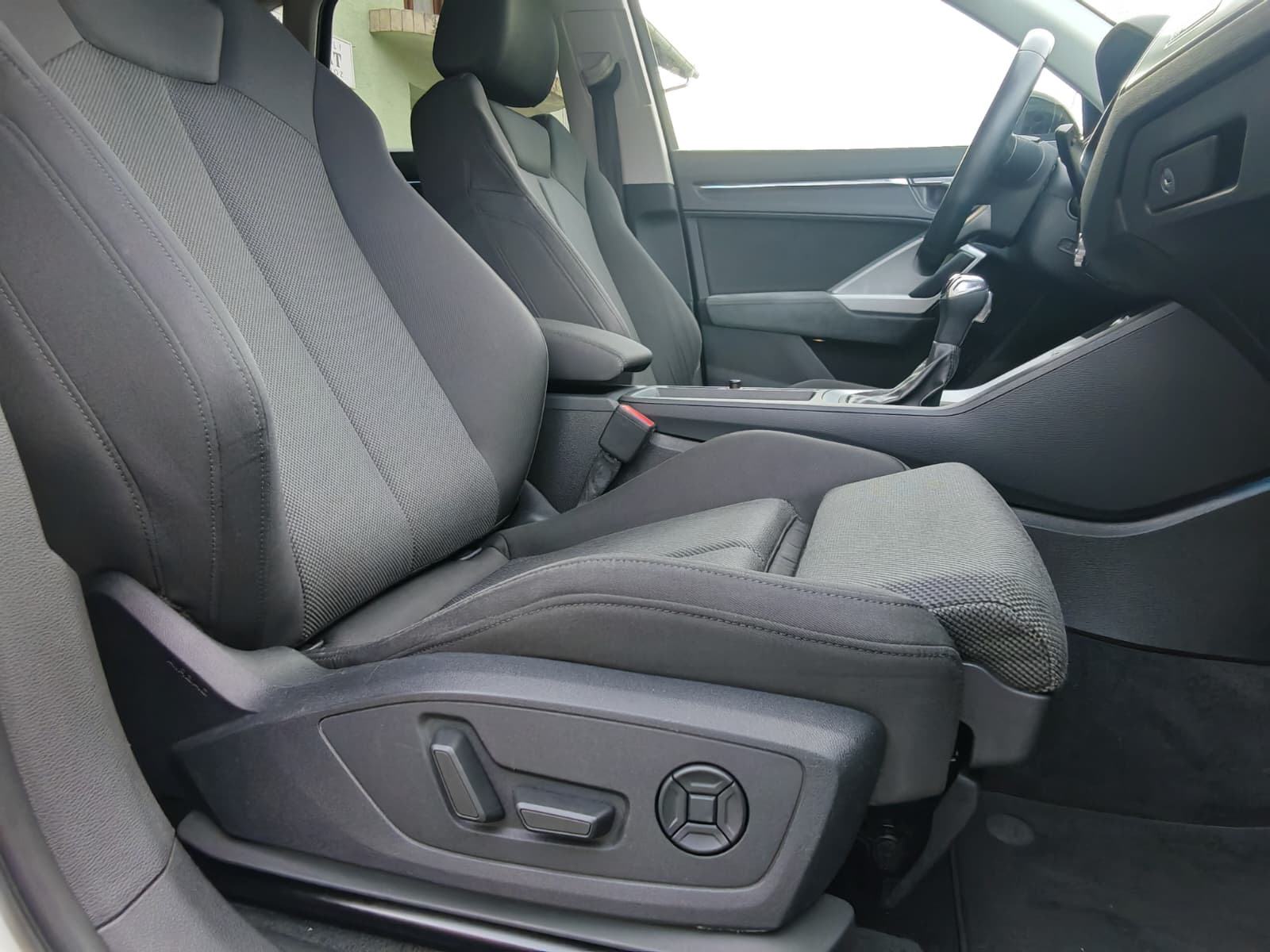 Audi Q3 35 TDI - reg. god. dana - veliki servis - 19”alu - virtual, fotografija 8
