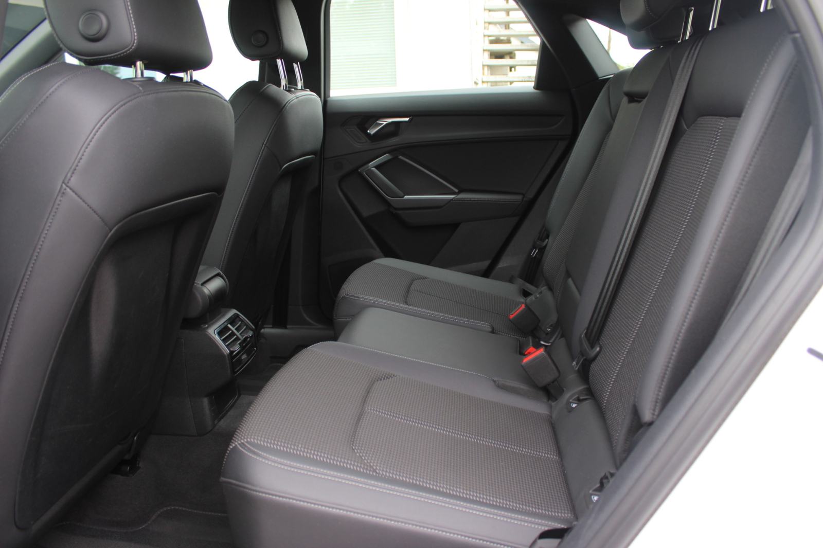 Audi Q3 35 TDI SPORTBACK 3x S-LINE, LED, VIRTUAL, KOŽA, 18", GARANCIJA, fotografija 9