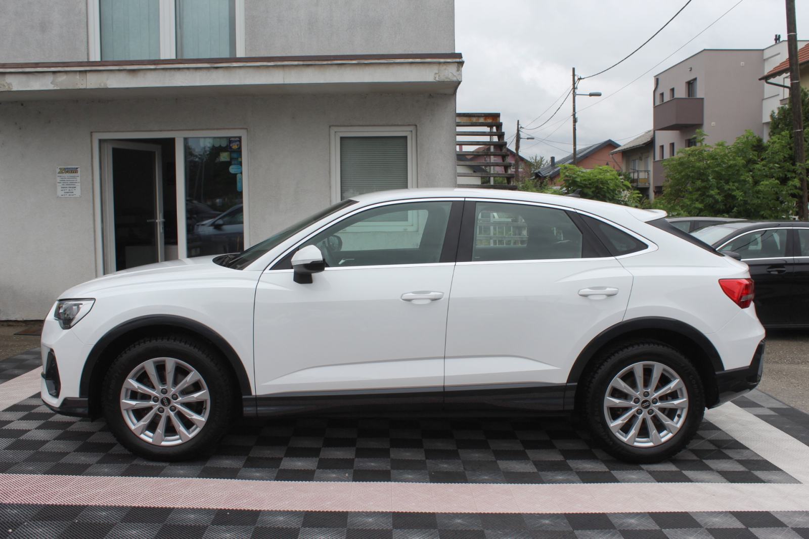 Audi Q3 35 TDI SPORTBACK 3x S-LINE, LED, VIRTUAL, KOŽA, 18", GARANCIJA, fotografija 4