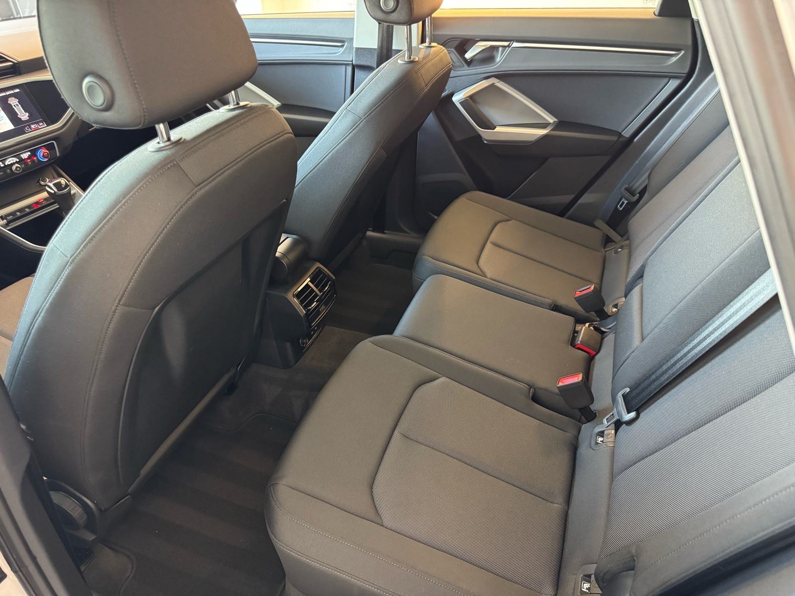 Audi Q3 35 TDI S-tronic; Navi; Vitrual; Matrix; Kamera; Alu 20, fotografija 8
