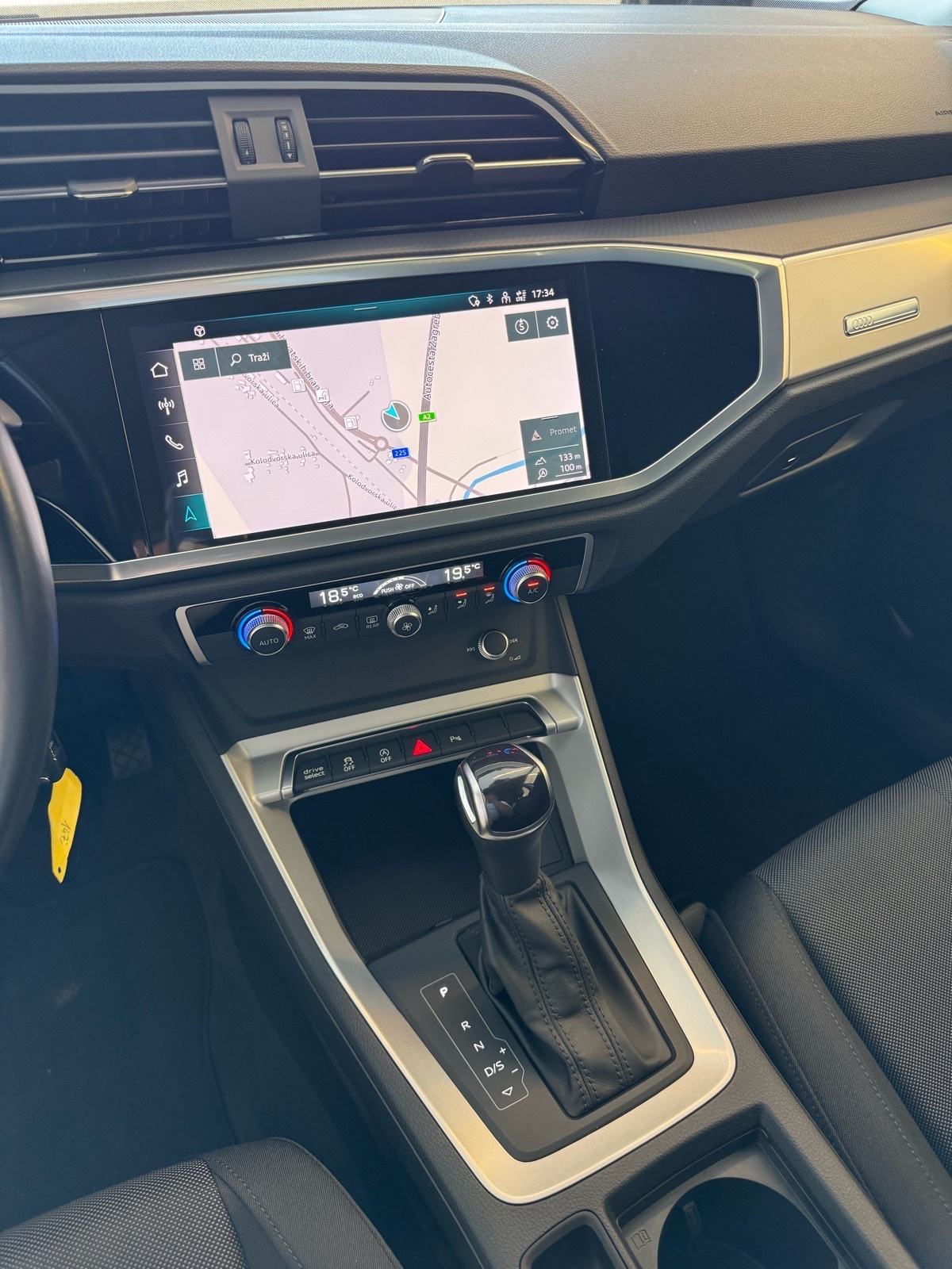 Audi Q3 35 TDI S-tronic; Navi; Vitrual; Matrix; Kamera; Alu 20, fotografija 13
