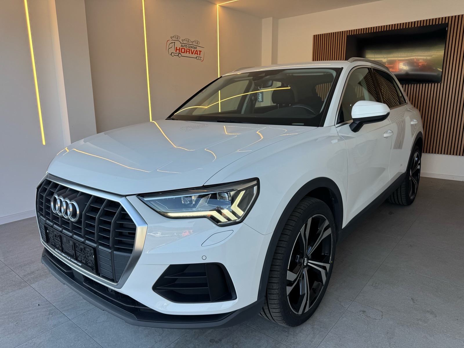 Audi Q3 35 TDI S-tronic; Navi; Vitrual; Matrix; Kamera; Alu 20, fotografija 2