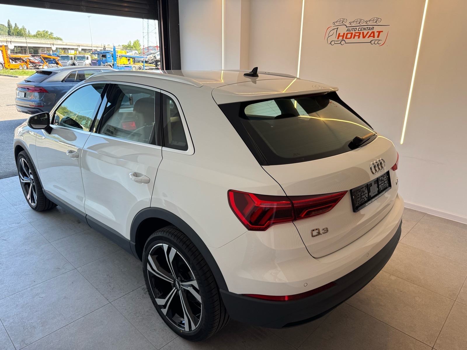 Audi Q3 35 TDI S-tronic; Navi; Vitrual; Matrix; Kamera; Alu 20, fotografija 6