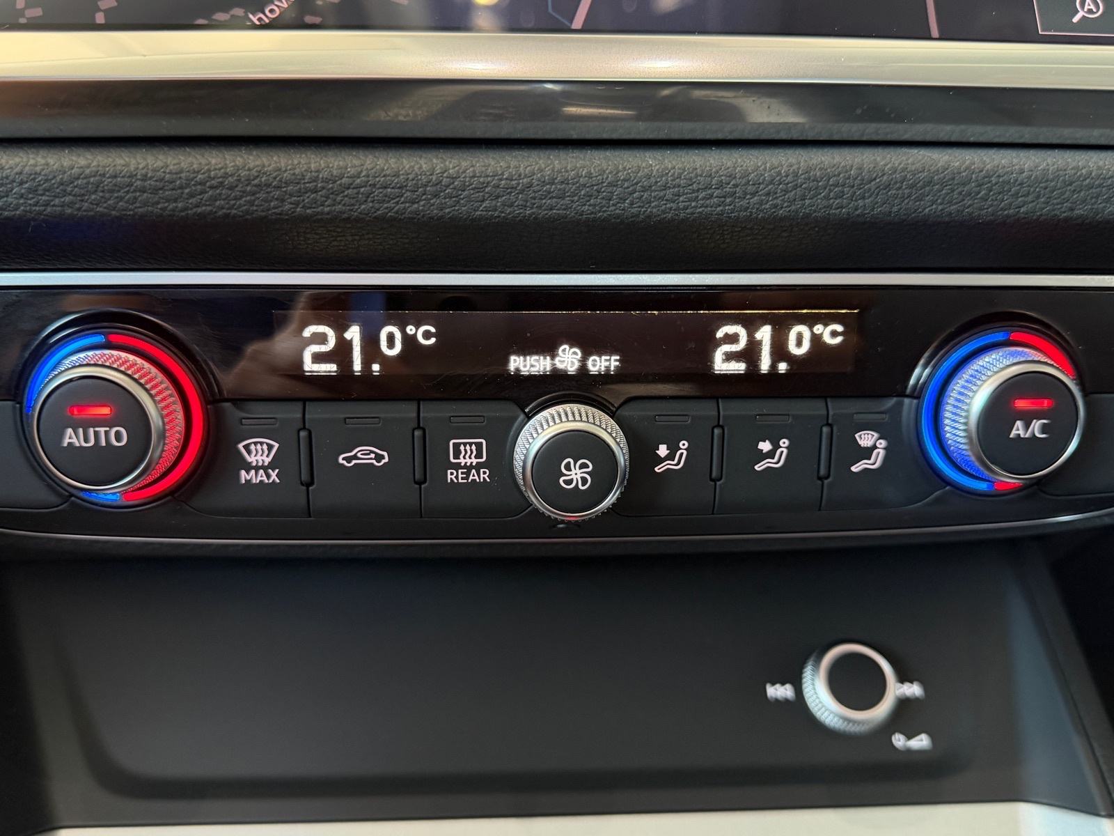 Audi Q3 35 TFSI AUTOMATIK,ACC,RADAR,BLIND SPOT,LED,AMBIENT,U PDV-U!, fotografija 20
