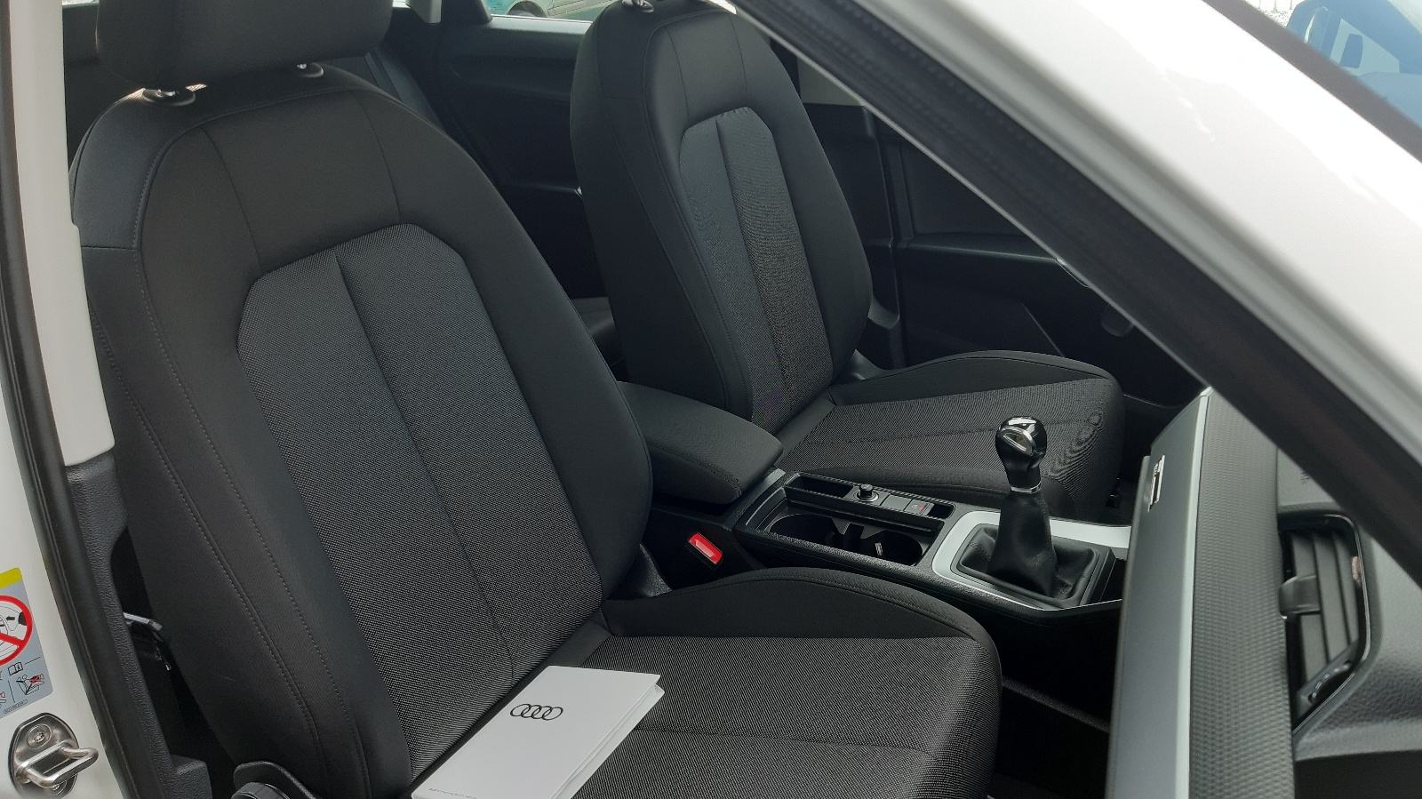 Audi Q3 35 TFSI-150KS-LED-PANORAMA-ŠIBER-JAMSTVO-LEASING-REG.4/2027, fotografija 16