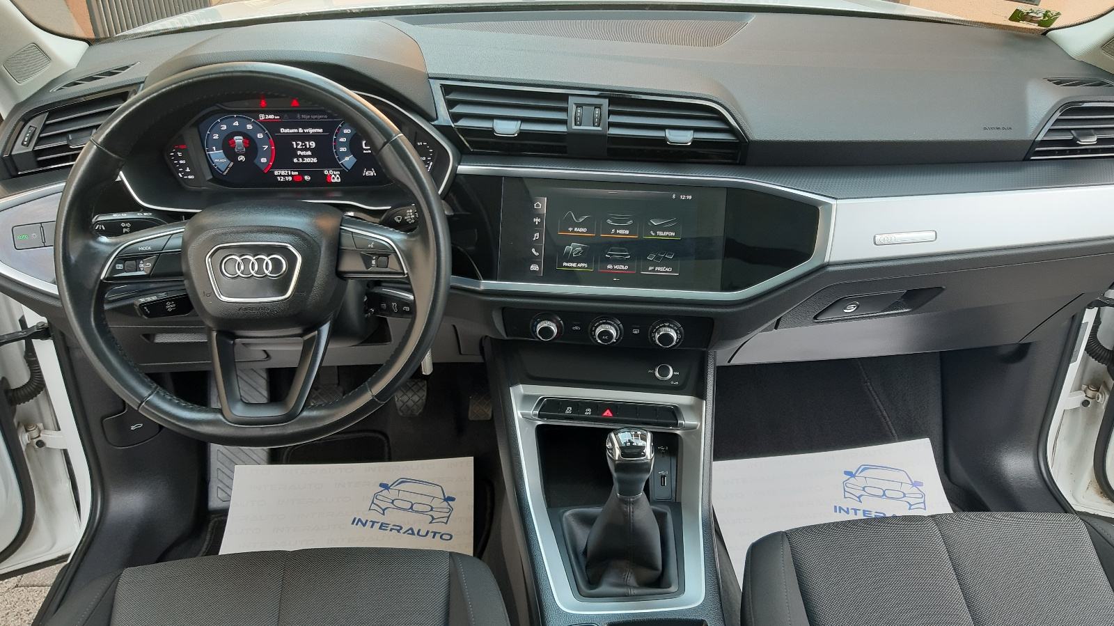 Audi Q3 35 TFSI-150KS-LED-PANORAMA-ŠIBER-JAMSTVO-LEASING-REG.4/2027, fotografija 20