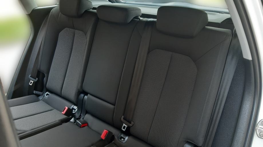 Audi Q3 35 TFSI-150KS-LED-PANORAMA-ŠIBER-JAMSTVO-LEASING-REG.4/2027, fotografija 15