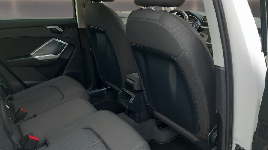 Audi Q3 35 TFSI-150KS-LED-PANORAMA-ŠIBER-JAMSTVO-LEASING-REG.4/2027, fotografija 17