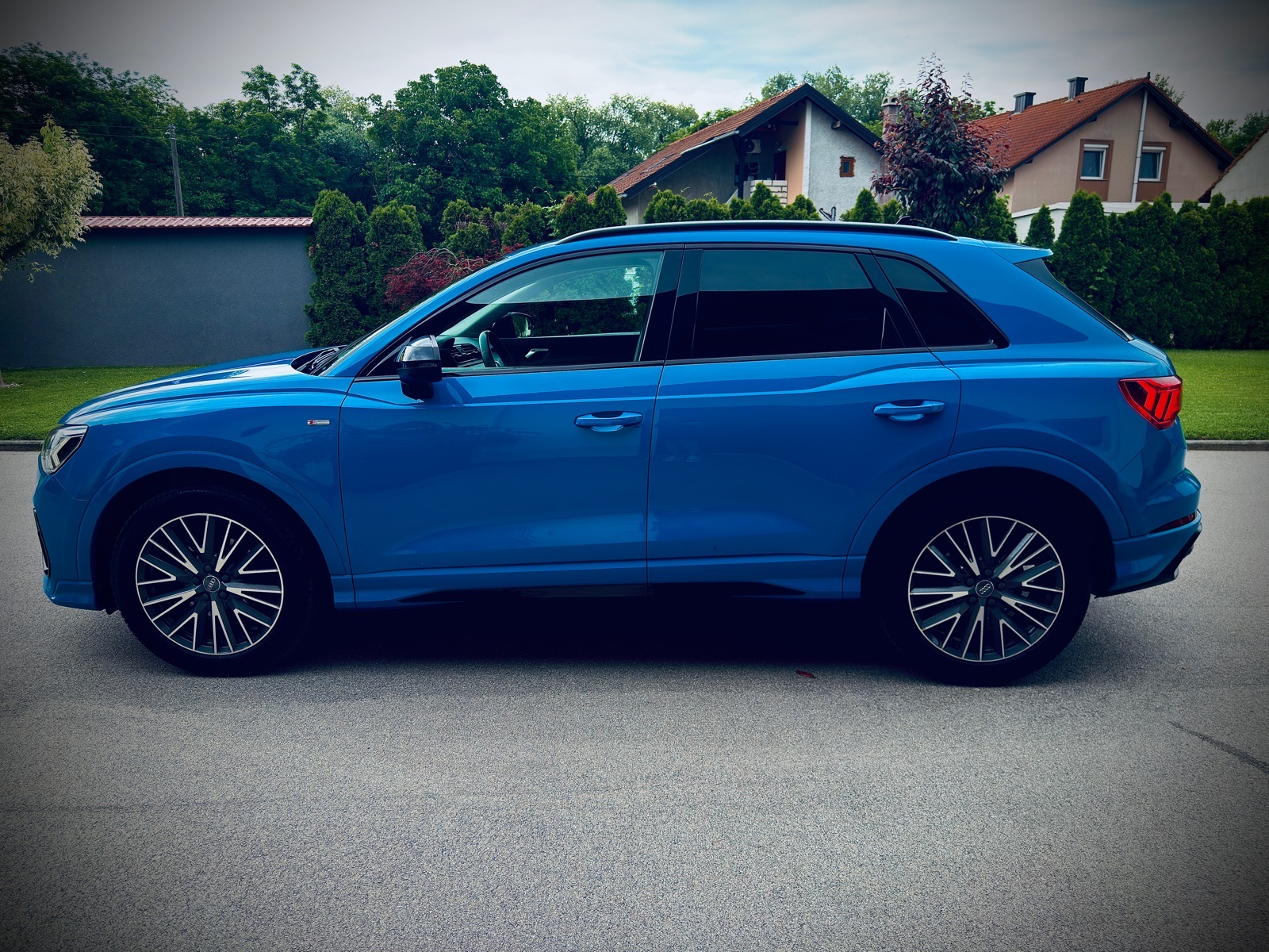 Audi Q3 35 TFSI // S tronic // S line // Black optic, fotografija 3