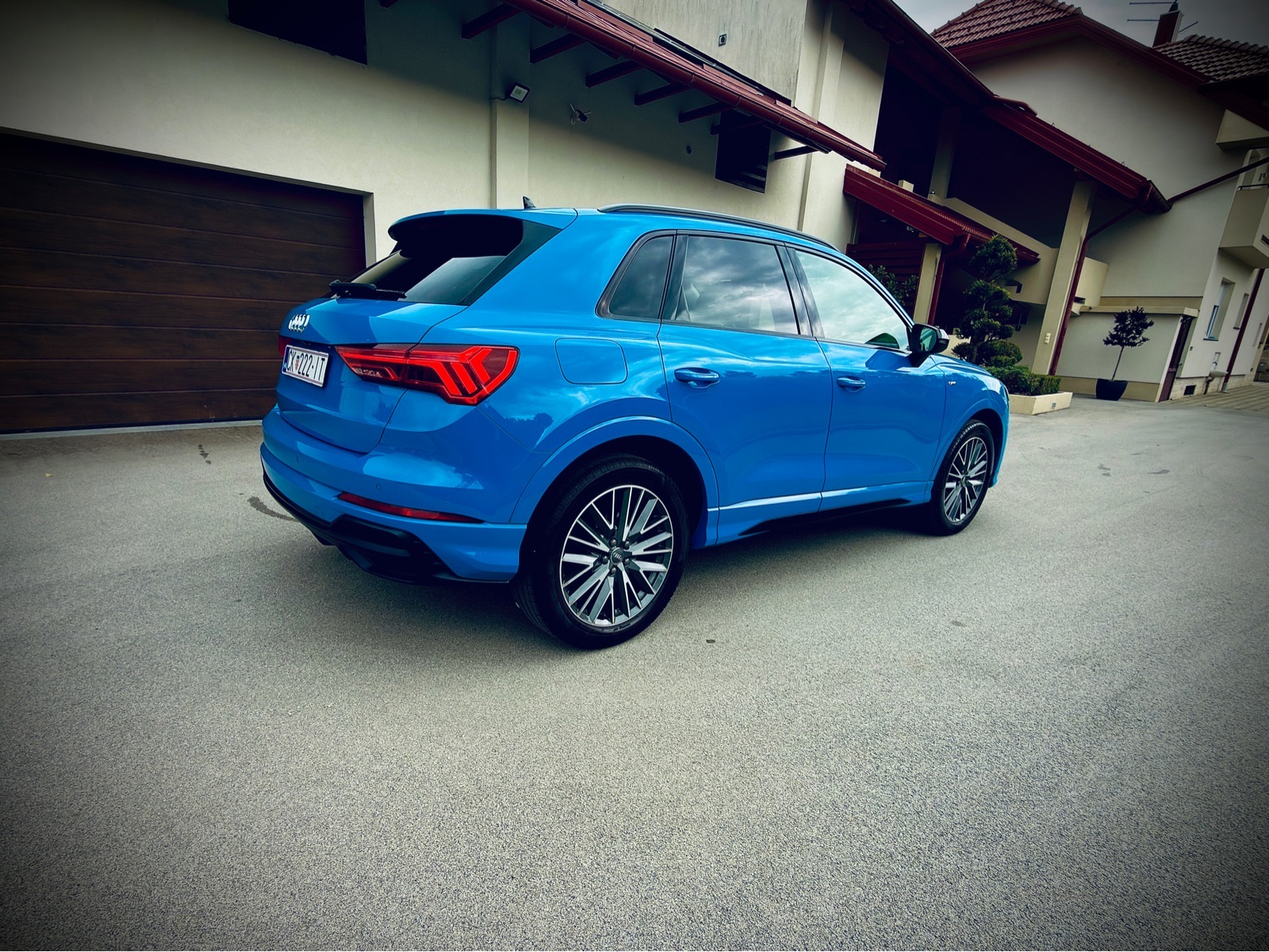 Audi Q3 35 TFSI // S tronic // S line // Black optic, fotografija 5